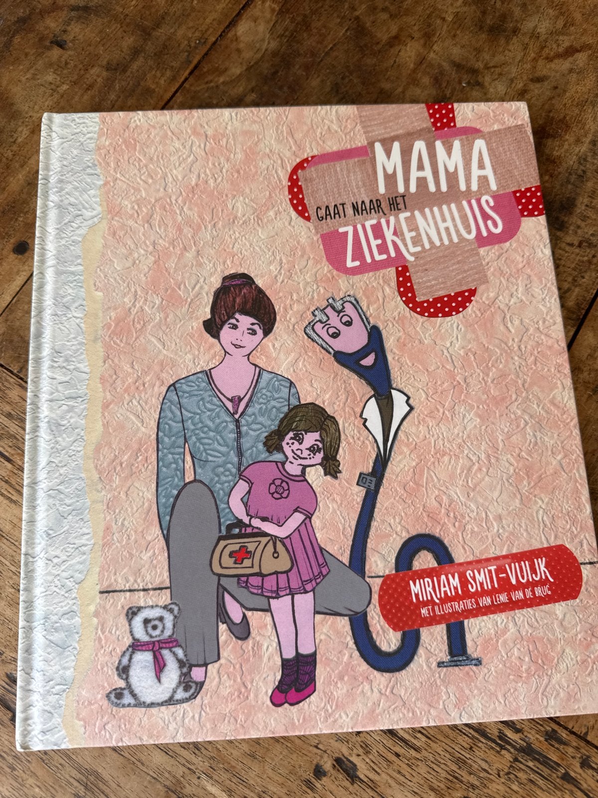 Mama Gaat Naar Het Ziekenhuis - Miriam Smit-Vuijk, Ophalen of Verzenden, Zo goed als nieuw, 2 tot 3 jaar