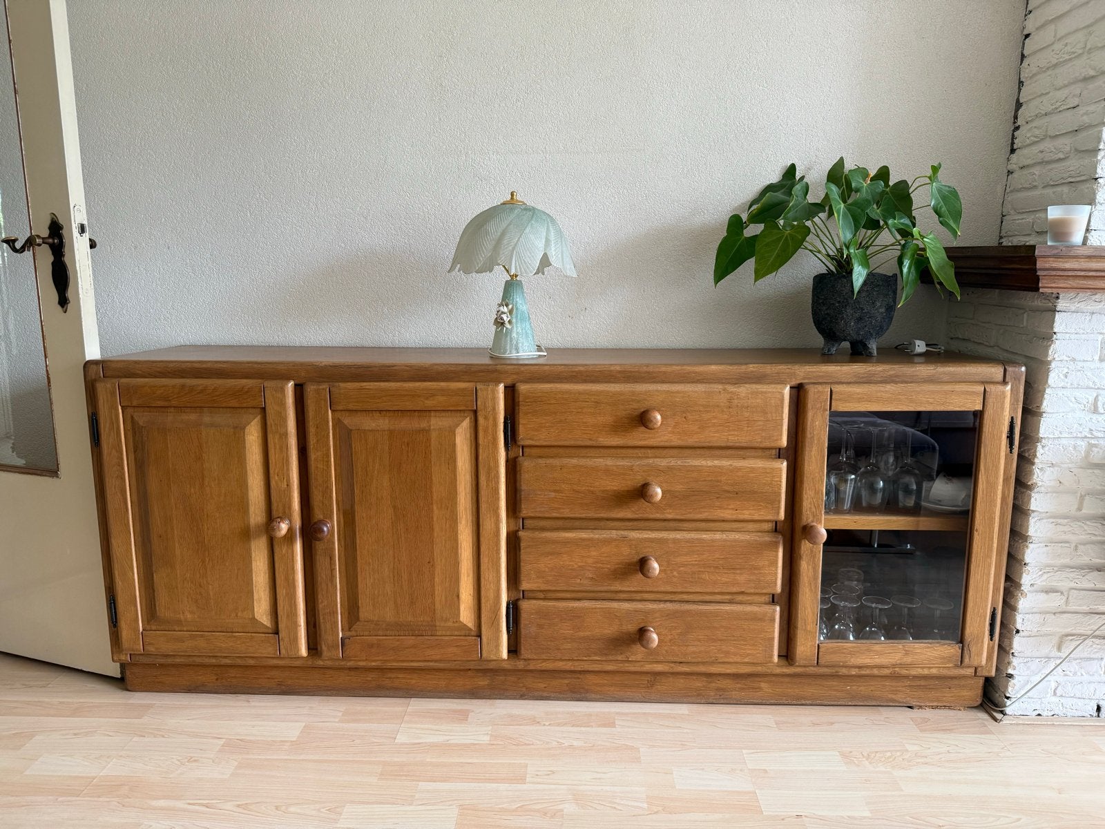 Massief houten dressoir met lades en vitrinekast, Ophalen, Gebruikt, 200 cm of meer, Met lade(s)