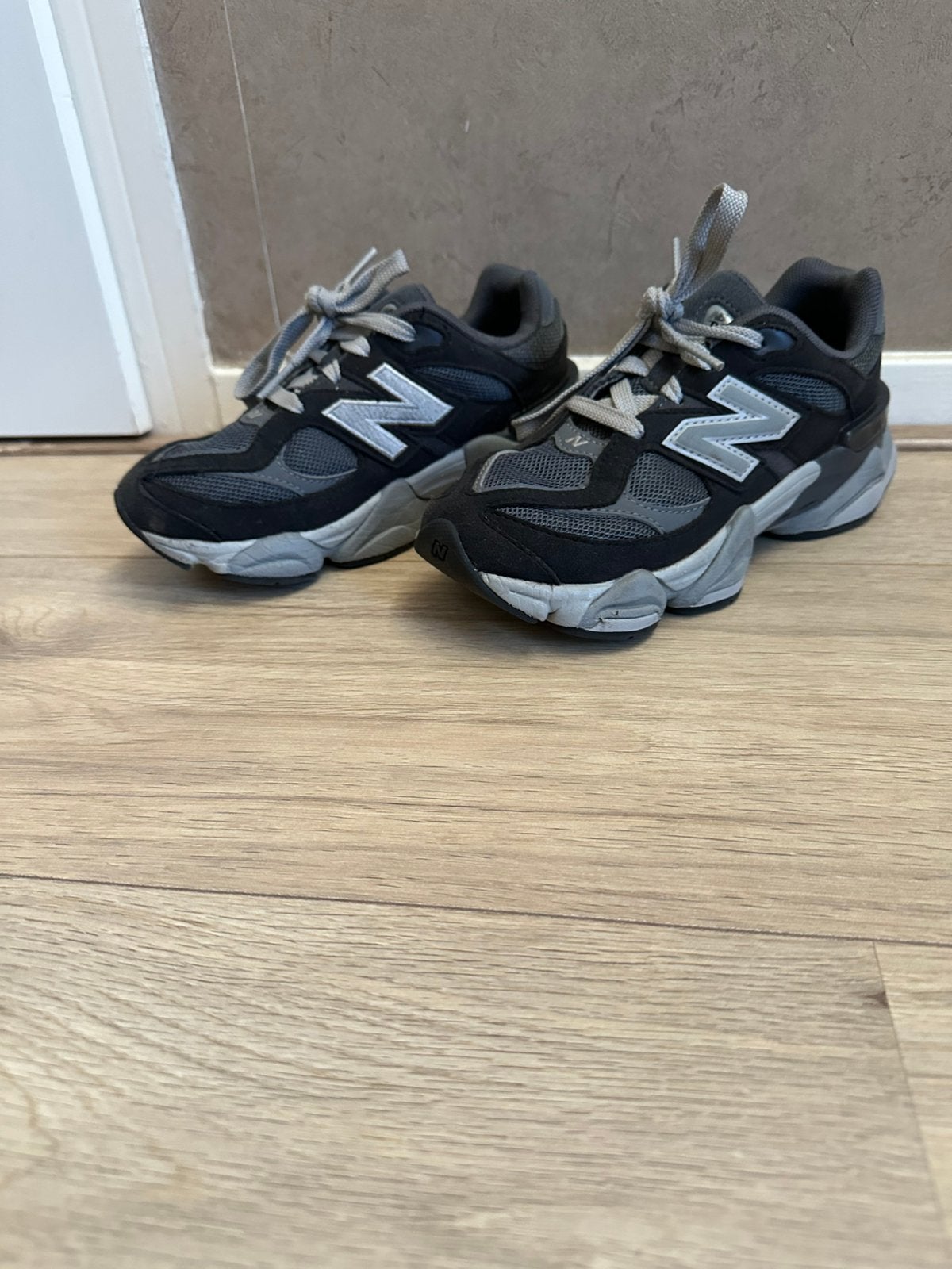 New balance 9060 maat 33, Kinderen en Baby's, Kinderkleding | Schoenen en Sokken, Ophalen of Verzenden, Zo goed als nieuw, Jongen of Meisje