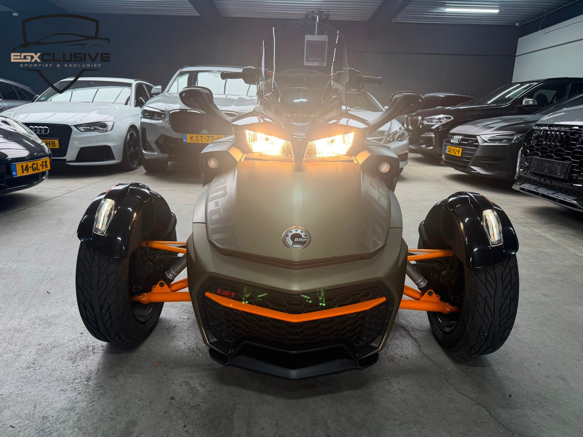 Can-Am Tour Spyder F3-S SM6 Akrapovic Carbon 2020 19Dkm, Motoren, 1330 cc, Meer dan 35 kW
