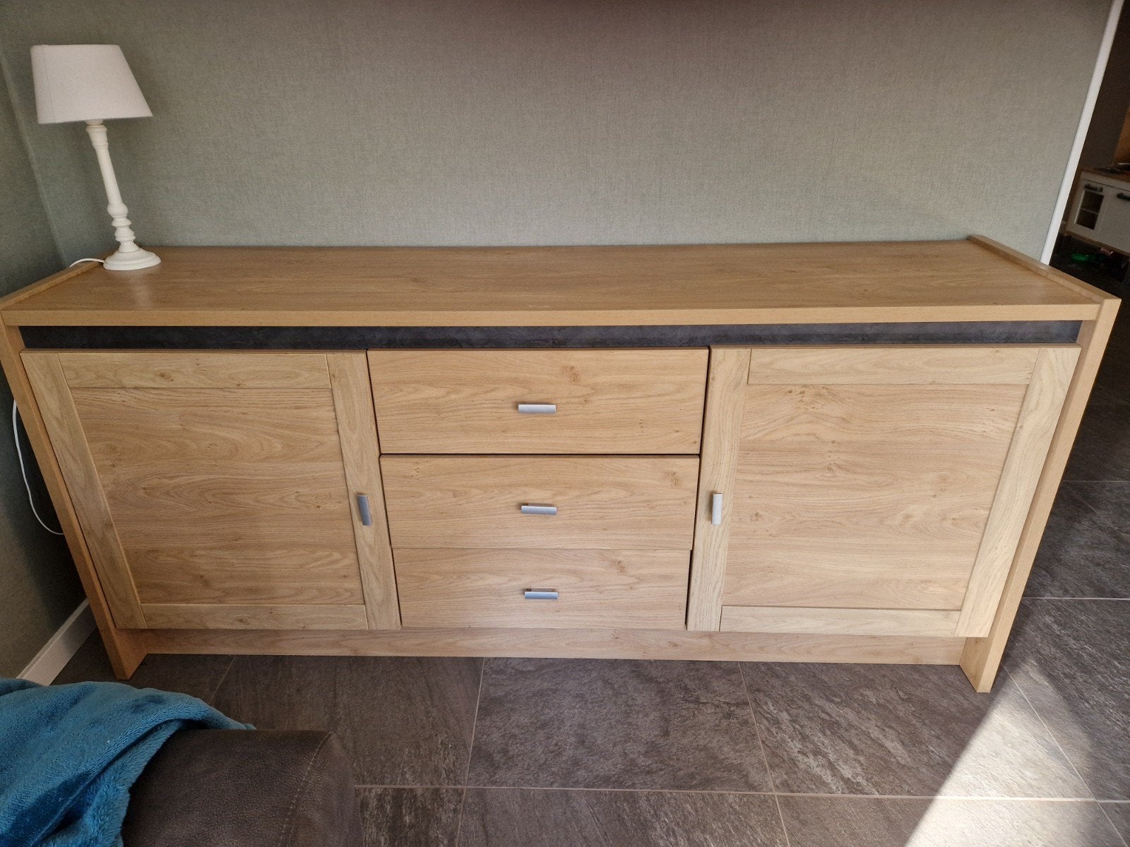 wand kast. 196,5 lang 49 cm diep en 89 cm hoog, Ophalen, Gebruikt, Met lade(s), 50 tot 100 cm