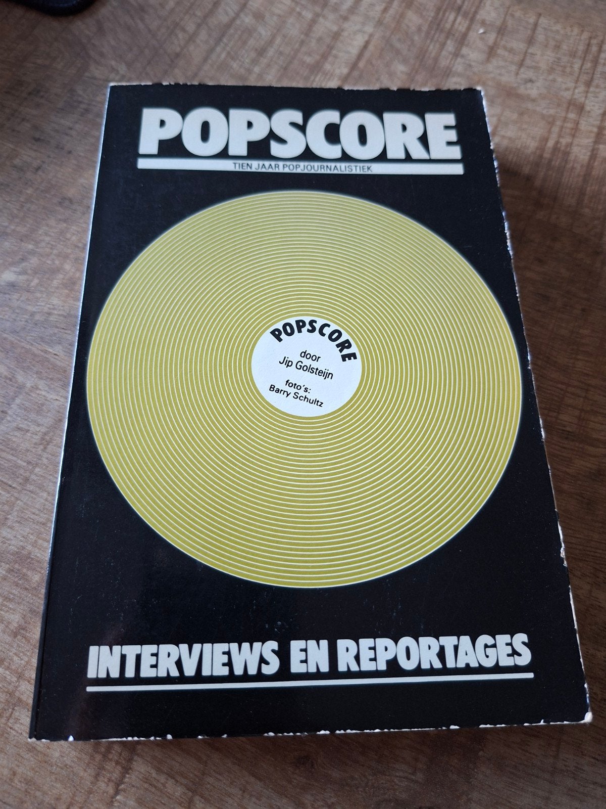 Boek Popscore 10 jaar popjournalistiek Jip Golsteijn Muziek, Ophalen of Verzenden, Gelezen, Artiest