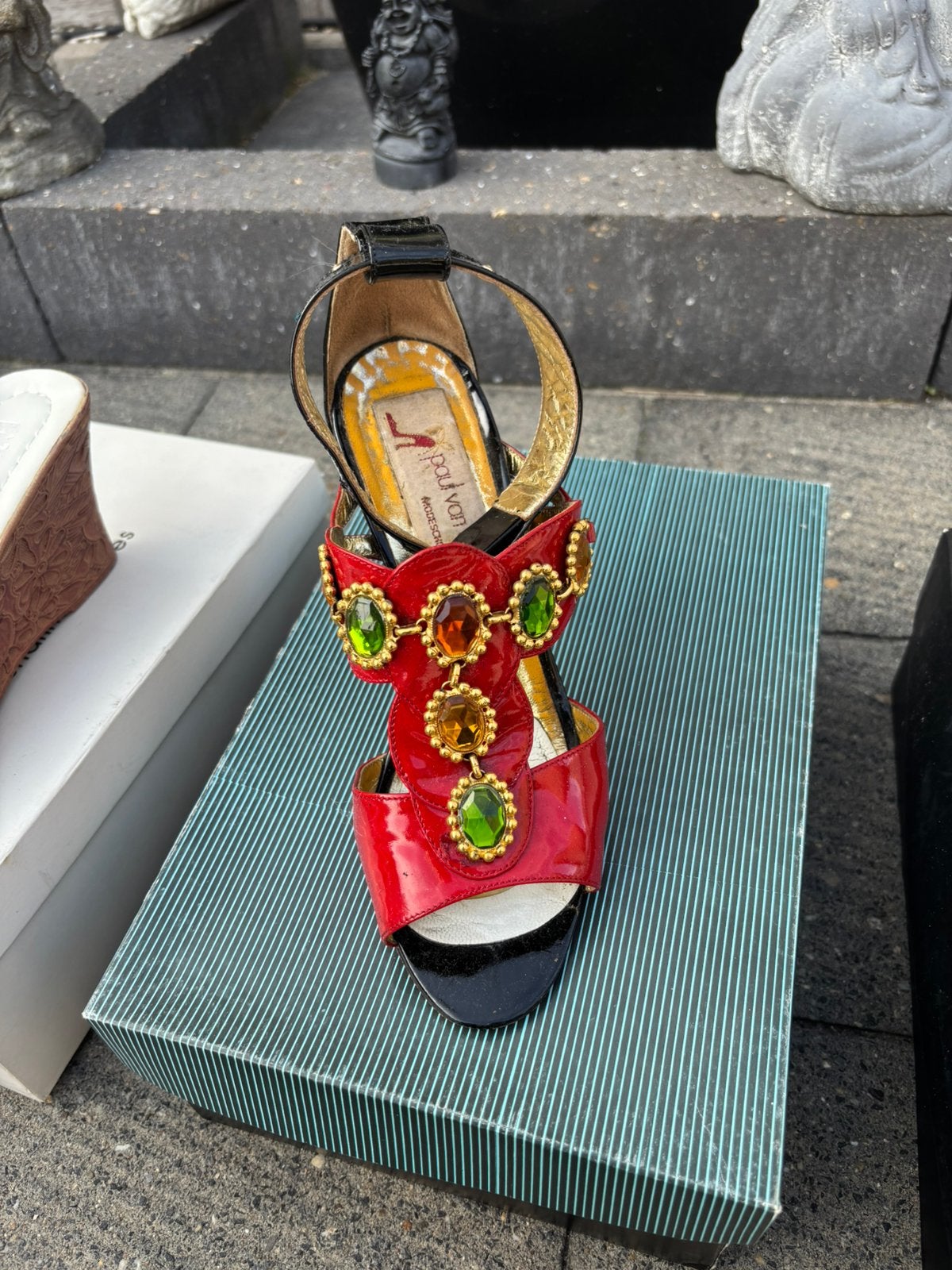 Prachtige danes  schoenen aan de deur petalen case, Ophalen, Zo goed als nieuw, Zwart, Sneakers of Gympen