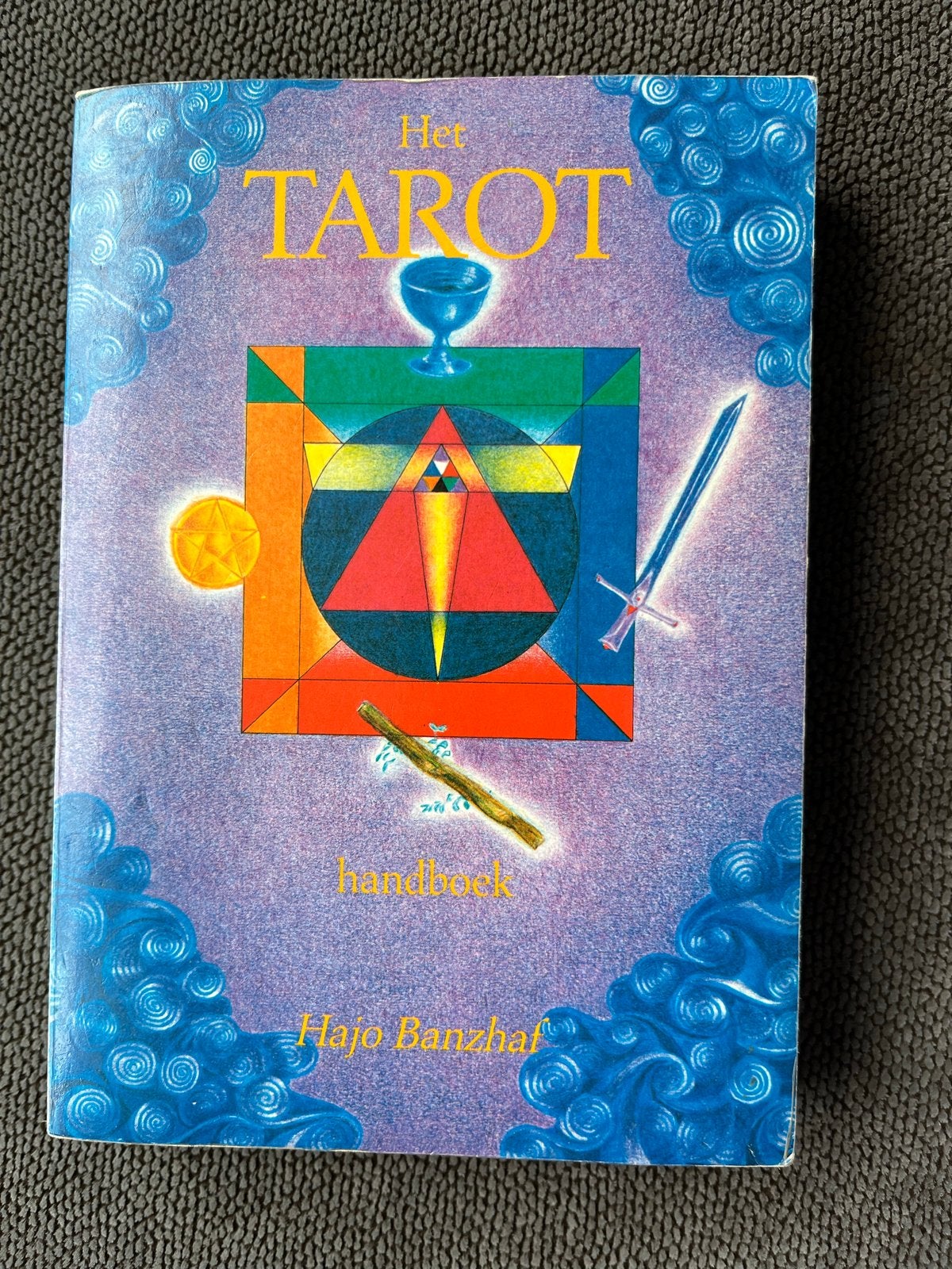 Het Tarot Handboek - Hajo Banzhaf, Boeken, Ophalen of Verzenden, Zo goed als nieuw, Tarot of Kaarten leggen, Instructieboek