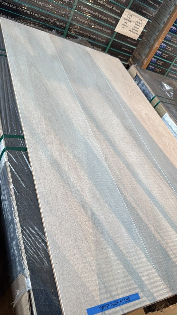 Direct ophalen | Pallet uitverkoop laminaat 8mm | Utrecht, 4131 NH, Nieuw, Info@ivloer.nl, 10 m² of meer