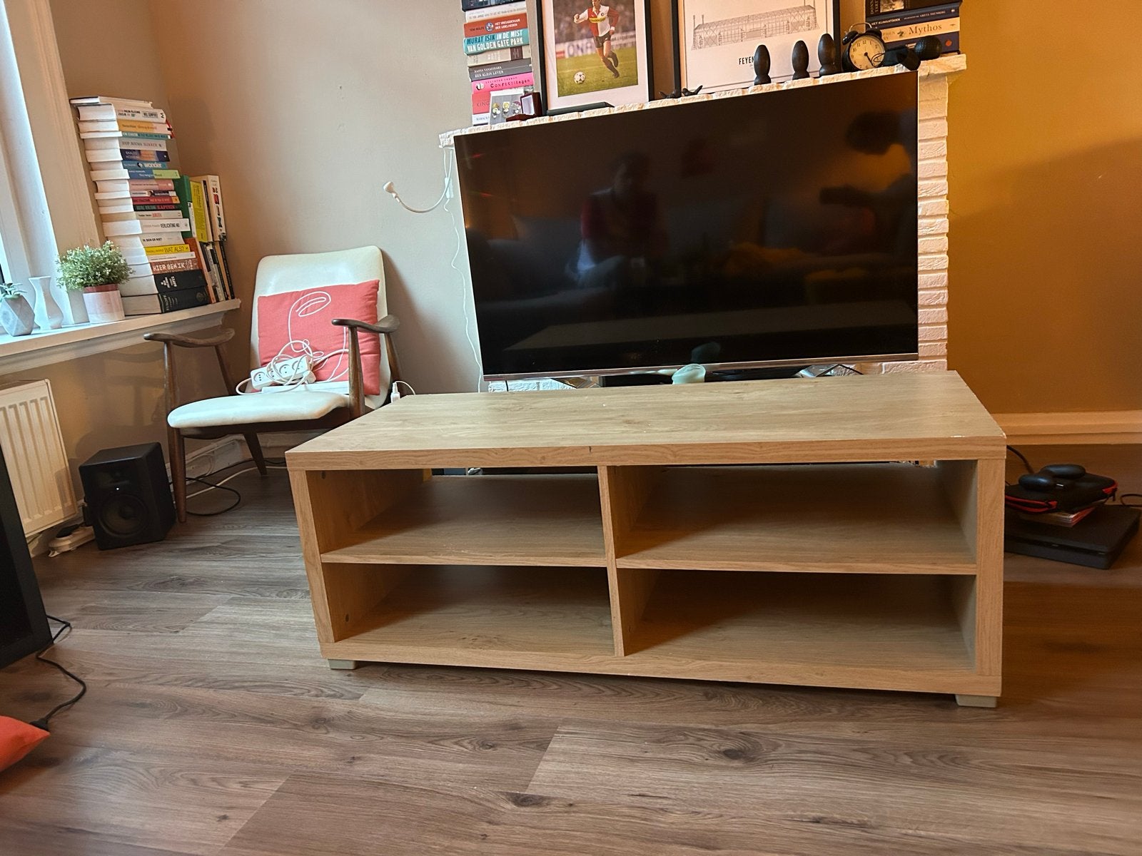 Foto 5 van Stijlvol TV-meubel / Boekenkast in perfecte staat