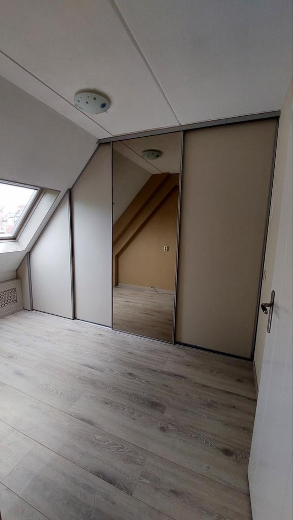 Vier schuifdeuren met rails voor inbouwkast bij schuin dak, Ophalen, Gebruikt, 200 cm of meer, 200 cm of meer