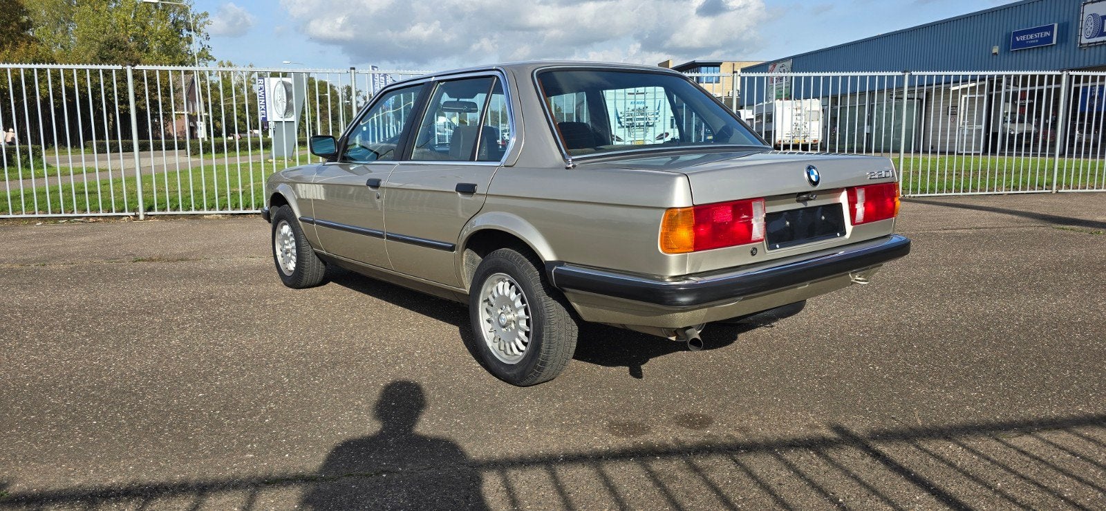 bmw e30 320i handbak uniek extreem lage KM , inruil mogelijk, Achterwielaandrijving, Handgeschakeld, Particulier, Sedan