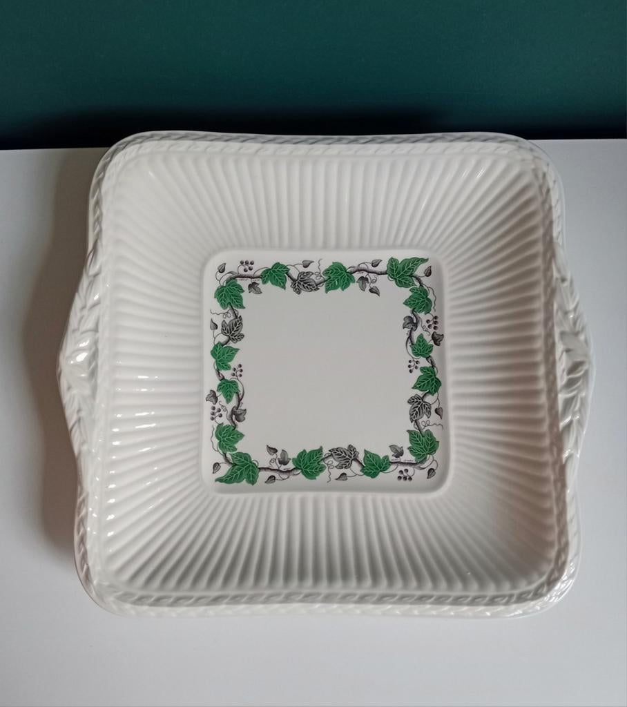 Prachtige schaal Stratford Wedgwood, Huis en Inrichting, Keuken | Servies, Ophalen of Verzenden, Wedgwood, Aardewerk, Schaal of Schalen