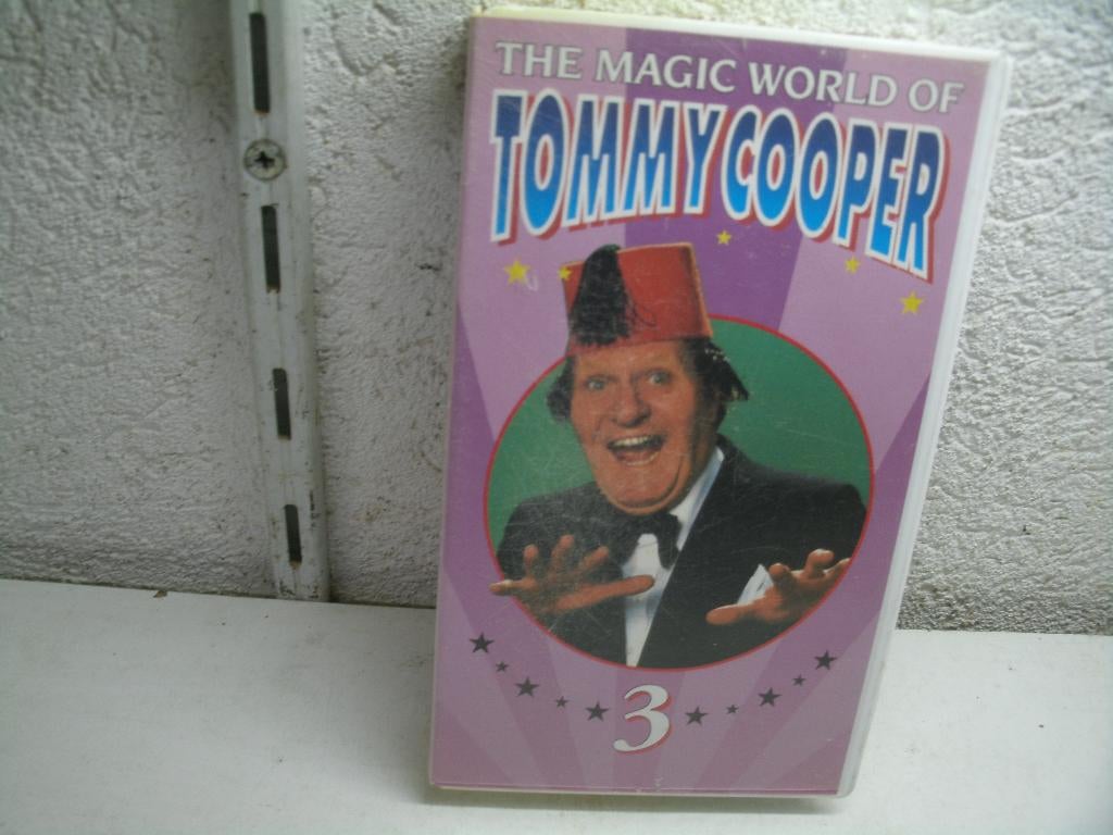 vhs 133b tommy cooper 3, Cd's en Dvd's, VHS | Film, Alle leeftijden, Ophalen of Verzenden, Gebruikt, Komedie