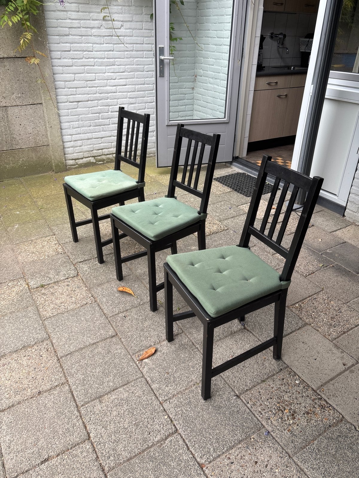 Gebruikte houten keukenstoeltjes, Ophalen, Gebruikt, Drie, Zwart