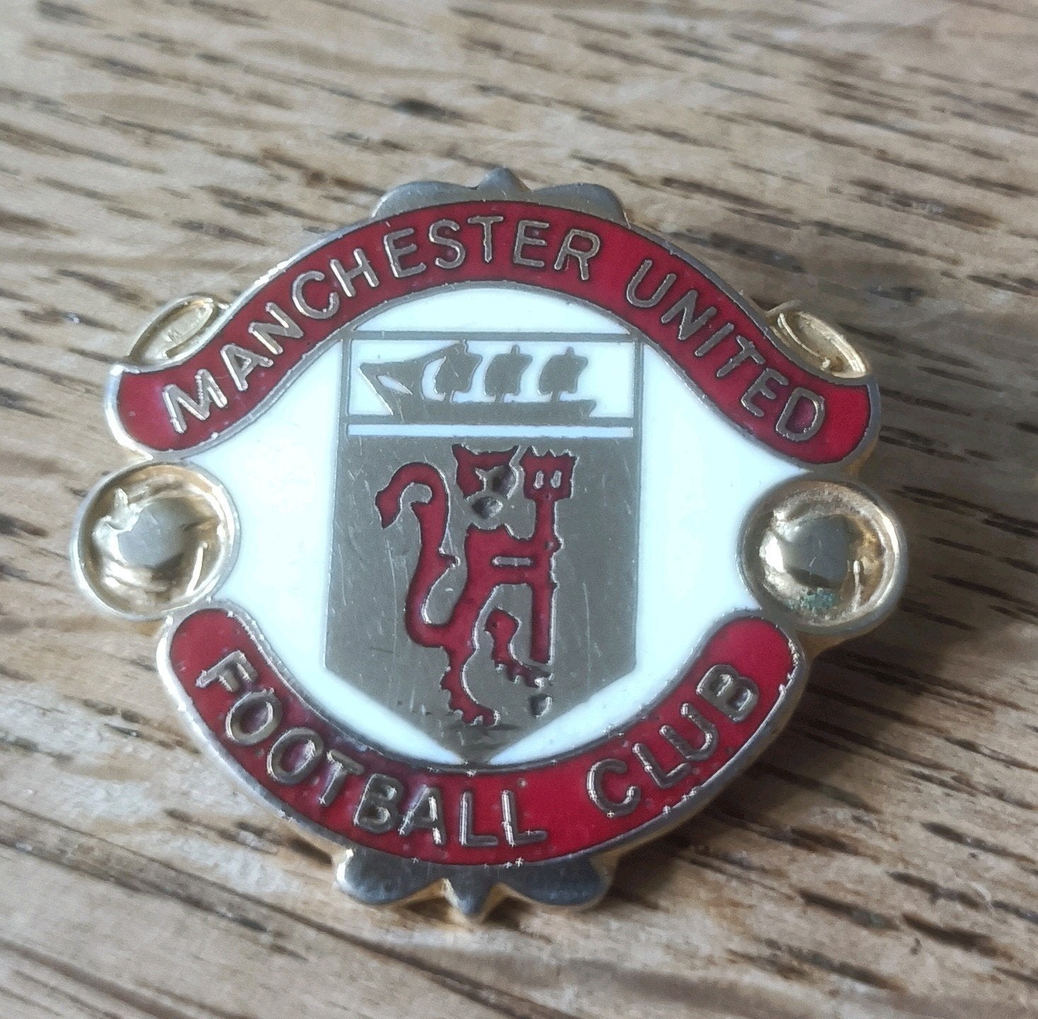Manchester United badge pin vintage, Ophalen of Verzenden, Gebruikt, Buitenlandse clubs, Vaantje of Sjaal