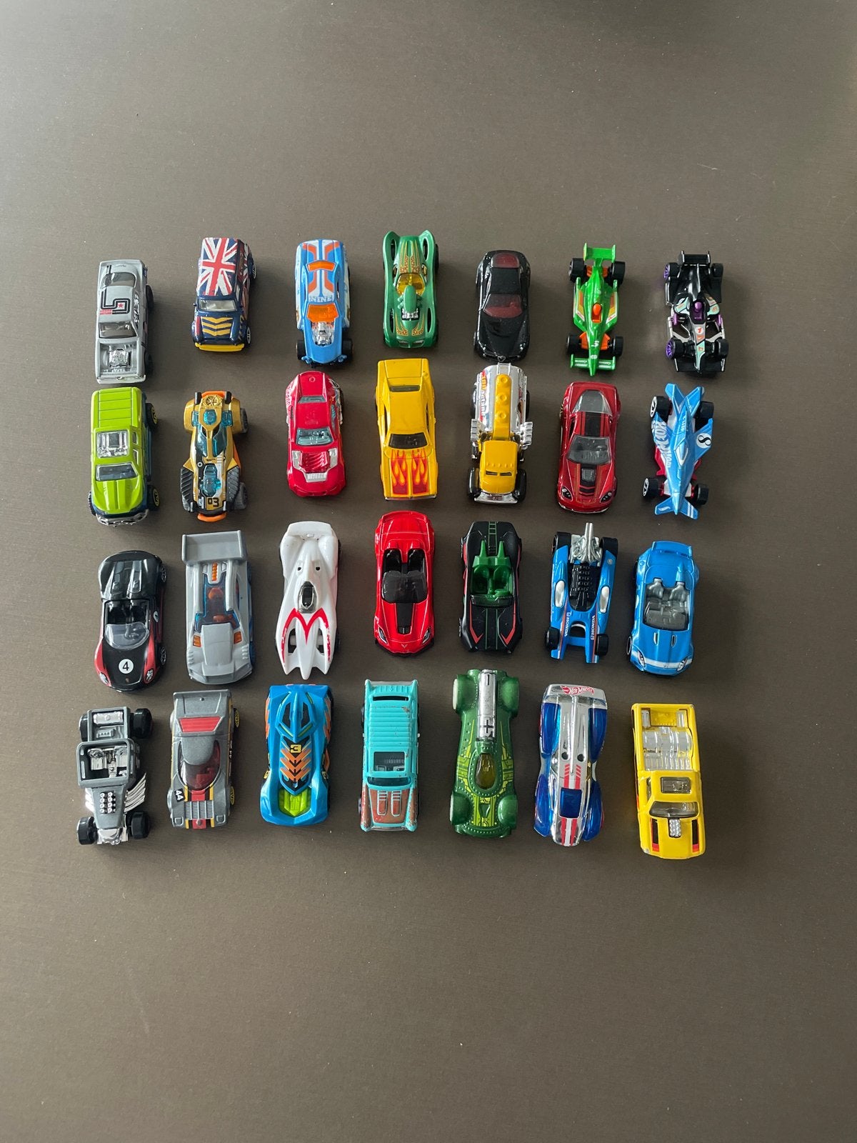 28 stuks Hot Wheels auto's, Kinderen en Baby's, Ophalen, Zo goed als nieuw