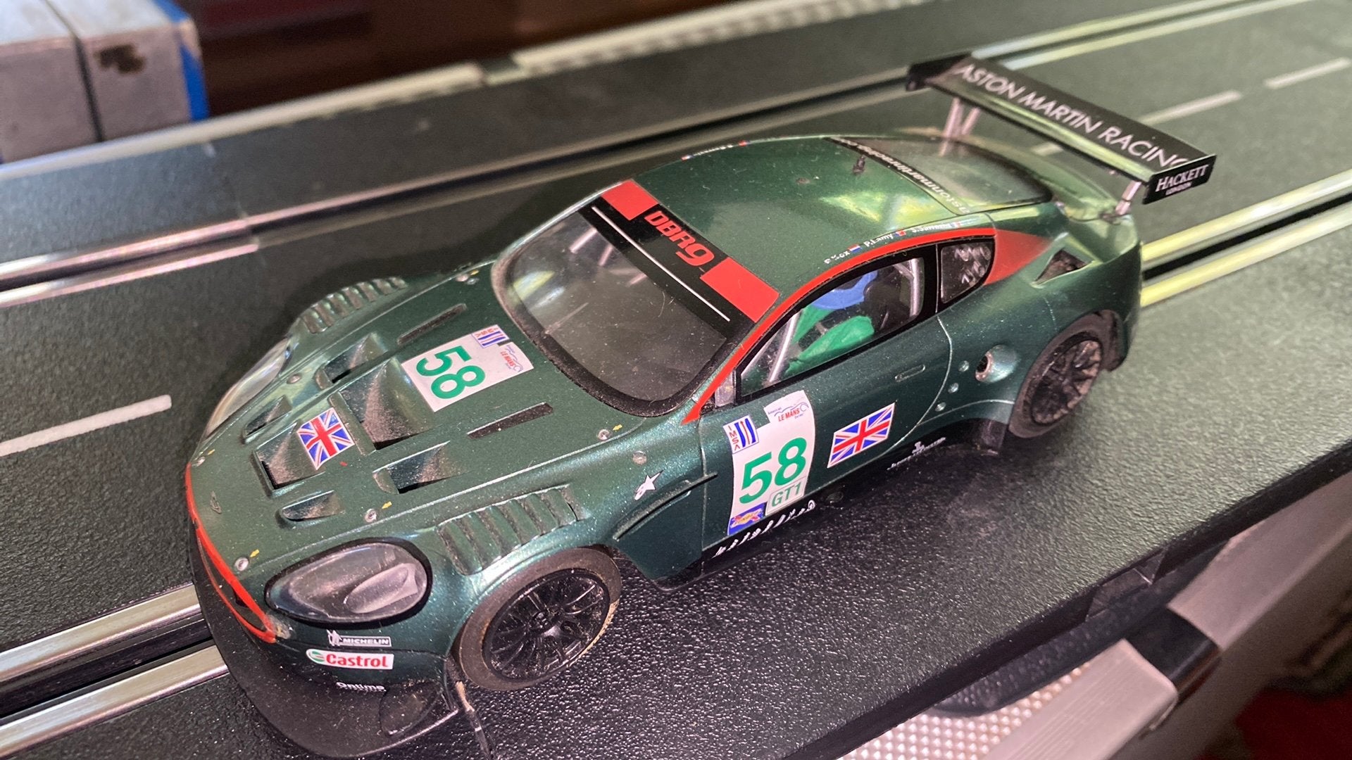 Hornby Aston Martin DBR9, Ophalen of Verzenden, Zo goed als nieuw, Elektrisch, Carrera