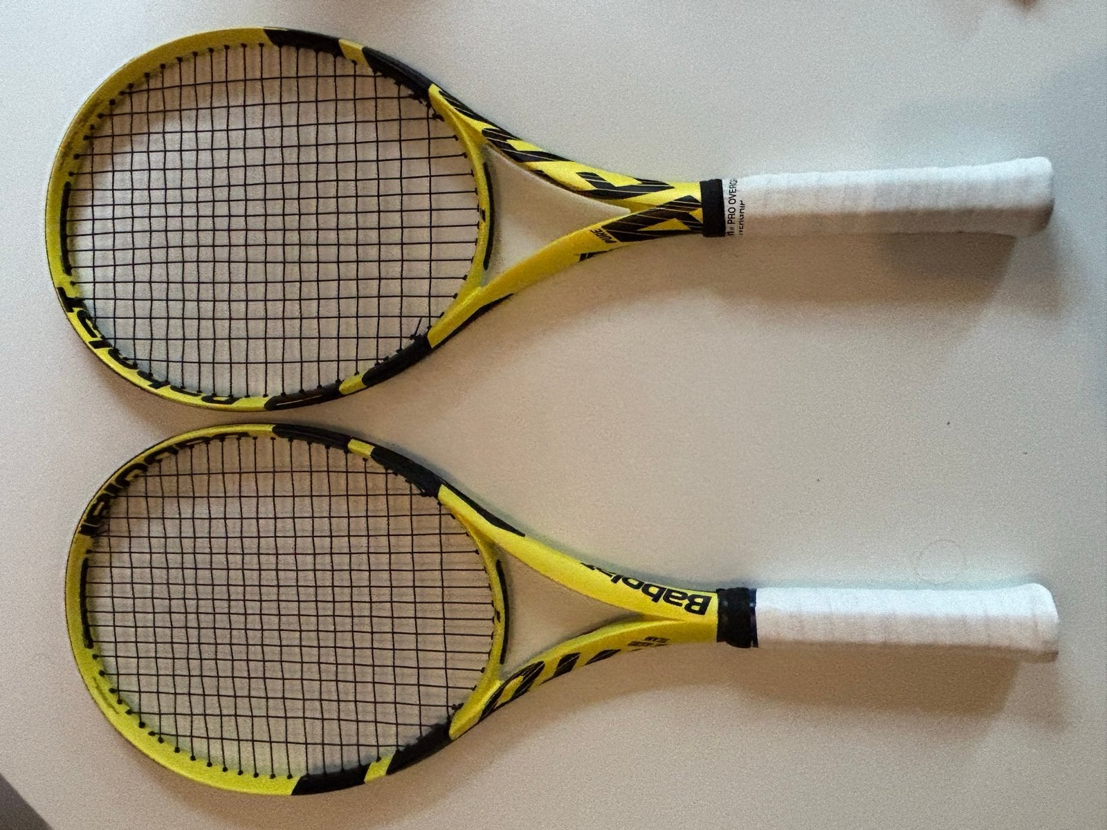 2x Babolat Pure Aero tennisrackets - 285G / Gripmaat L3, Ophalen of Verzenden, Zo goed als nieuw, Racket, L3