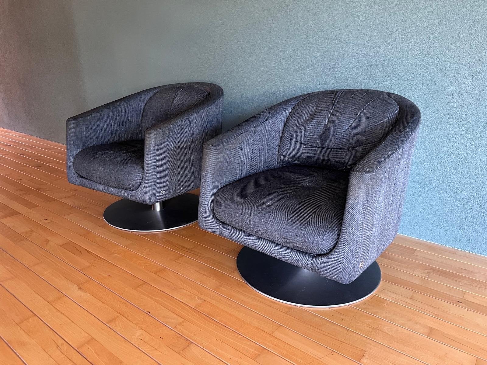 2 Natuzzi fauteuils antraciet met RVS draaipoot, Ophalen, Gebruikt, Stof
