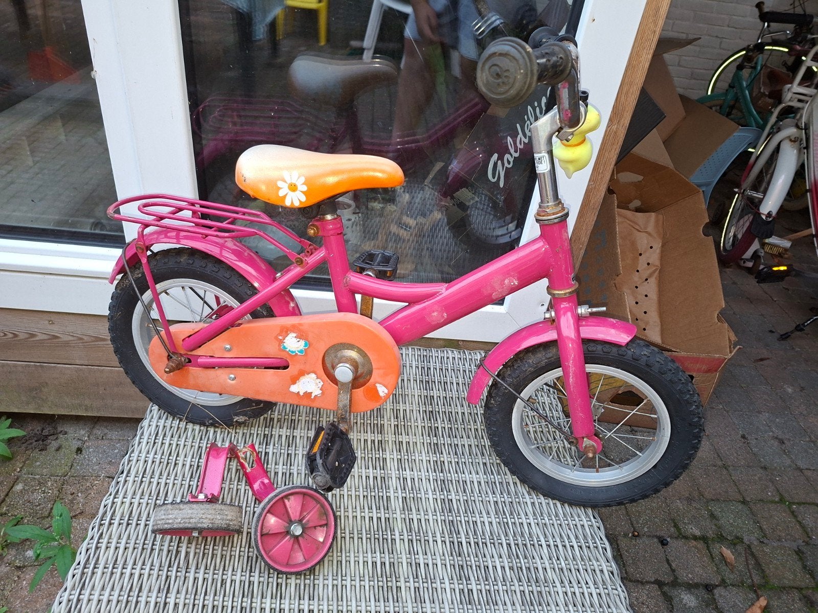 Roze kinderfiets 16 inch met zijwieltjes, Fietsen en Brommers, Ophalen, Gebruikt, 16 tot 20 inch, Zijwieltjes