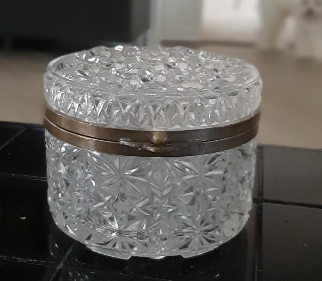 Kristal glazen sieradendoosje, Ophalen