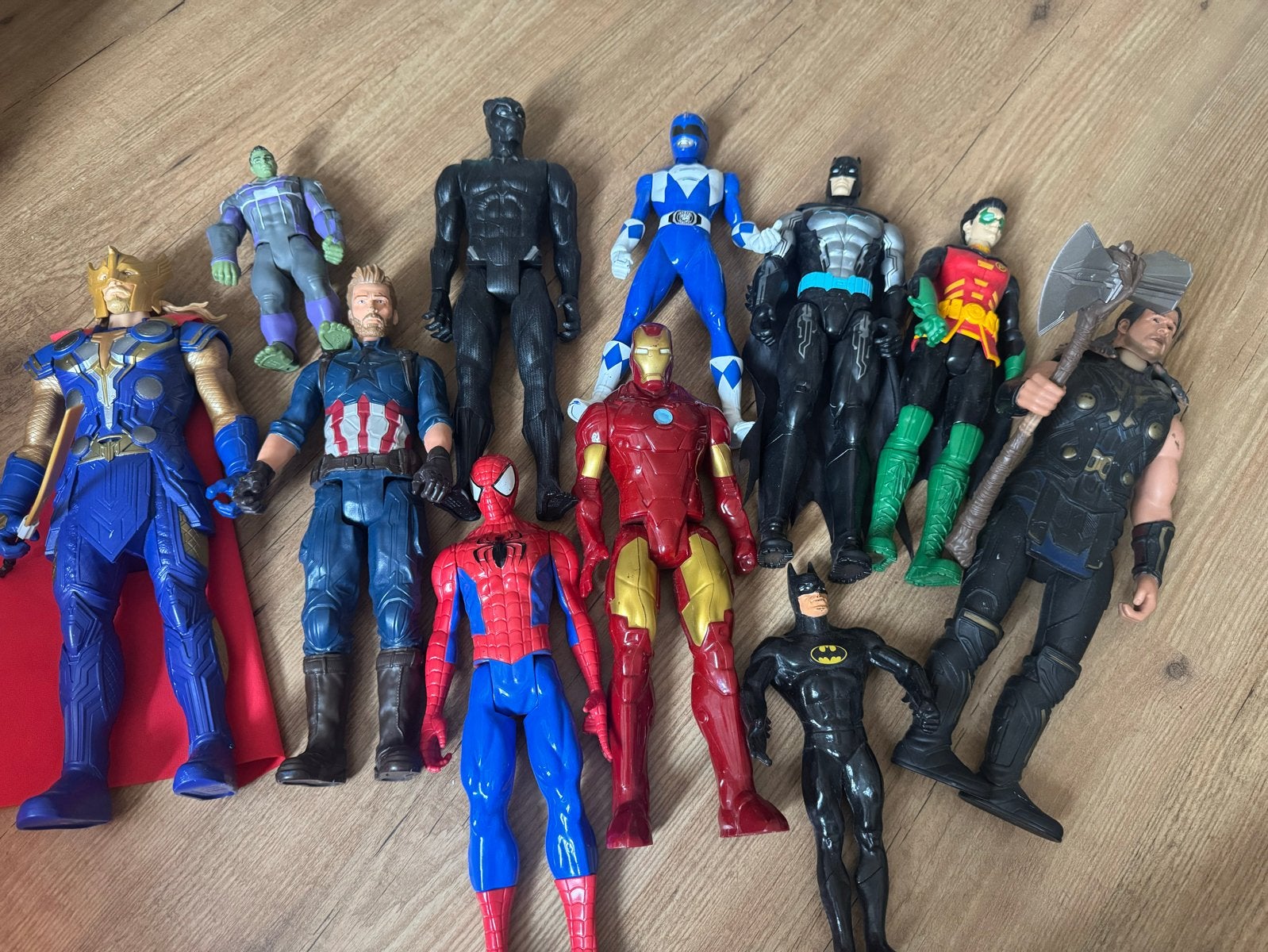 Grote verzameling Marvel actiefiguren, Ophalen, Zo goed als nieuw