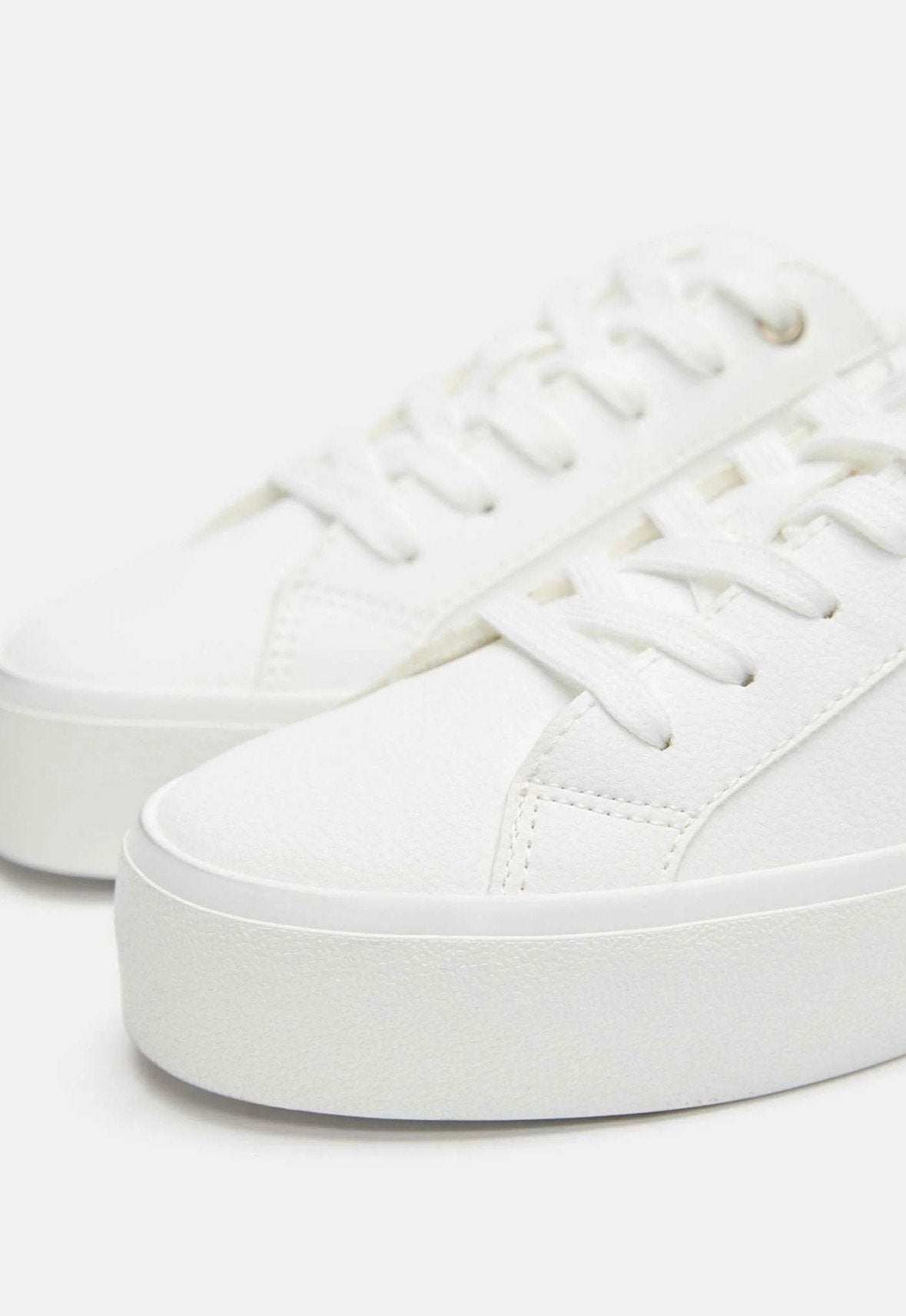 NEW Pull and Bear schoes, Ophalen of Verzenden, Nieuw, Wit