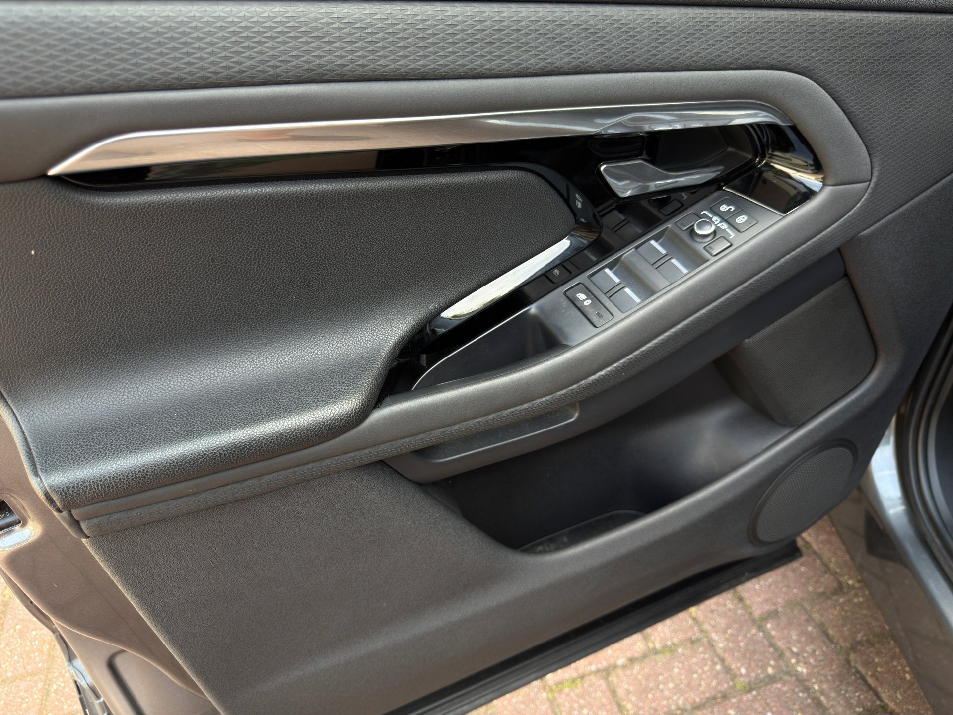 Foto 14 van Land Rover Range Rover Evoque 2.0 P200 AWD R-Dynamic HSE BLA