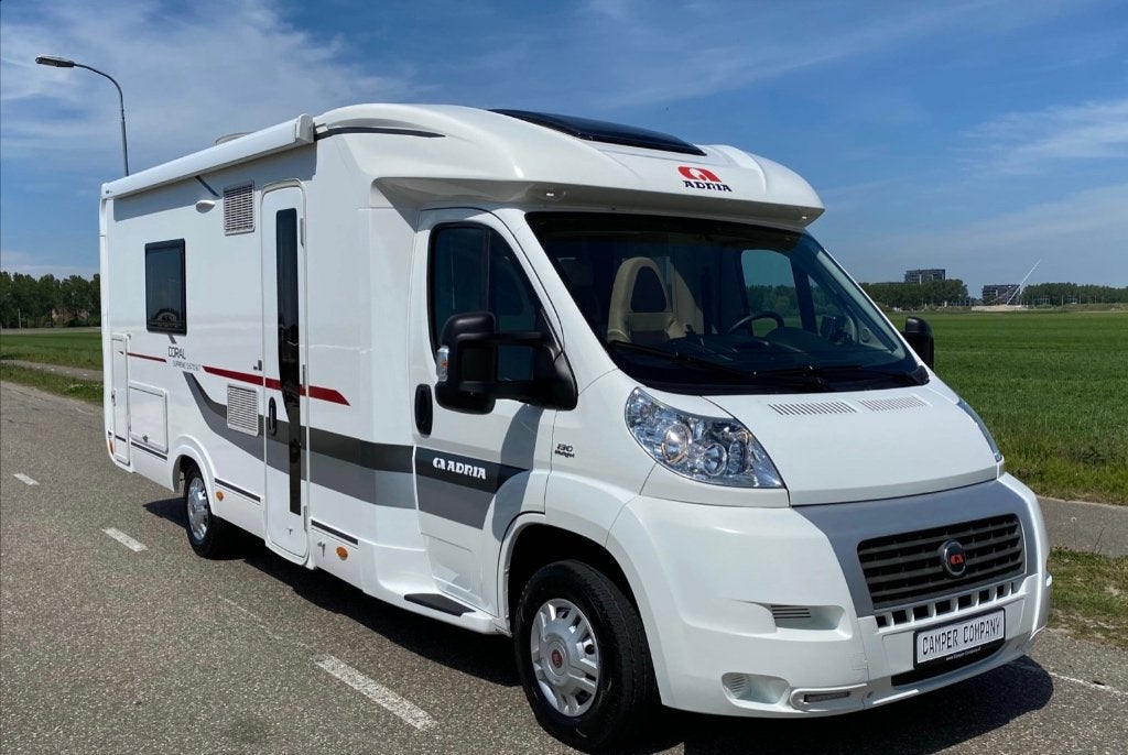 Camper Adria Coral Suprème S670SLT, Fiat, Startonderbreker, Vloeistofverwarming, 7 tot 8 meter