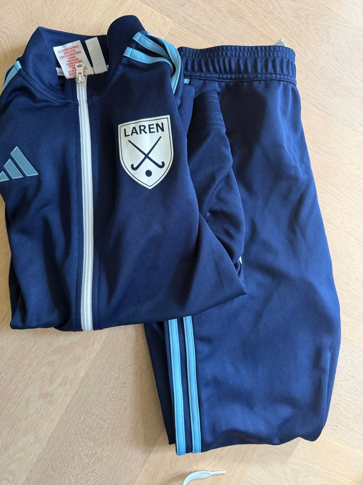 Adidas trainingspak Laren maat 164 - met voornaam, Kinderen en Baby's, Kinderkleding | Maat 164, Ophalen of Verzenden, Gebruikt