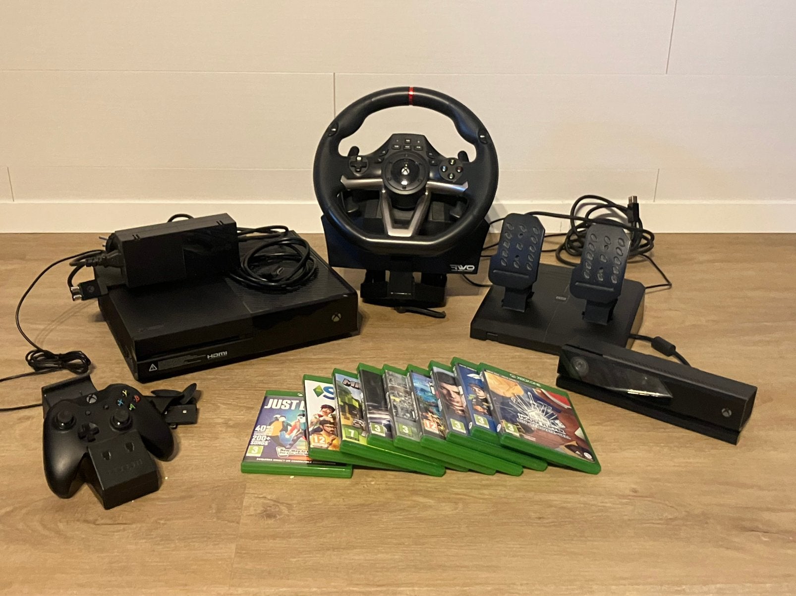 XBOX one met kinect, racestuur, oplader en spelletjes, Spelcomputers en Games, Spelcomputers | Xbox One, Xbox One, Ophalen of Verzenden