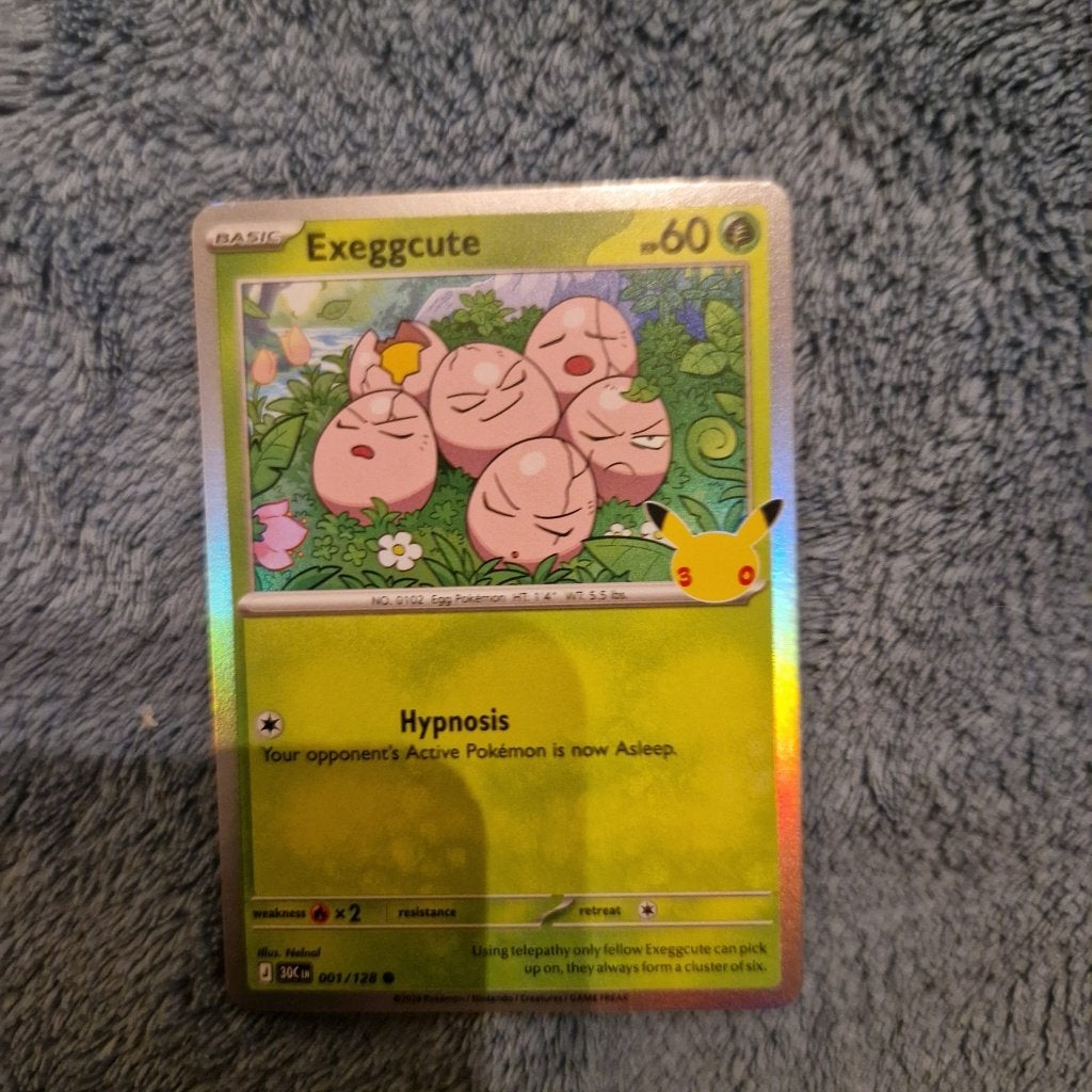 Exeggcute 001/128 Pokémon 30th Celebration holo, Ophalen of Verzenden, Zo goed als nieuw, Losse kaart, Foil
