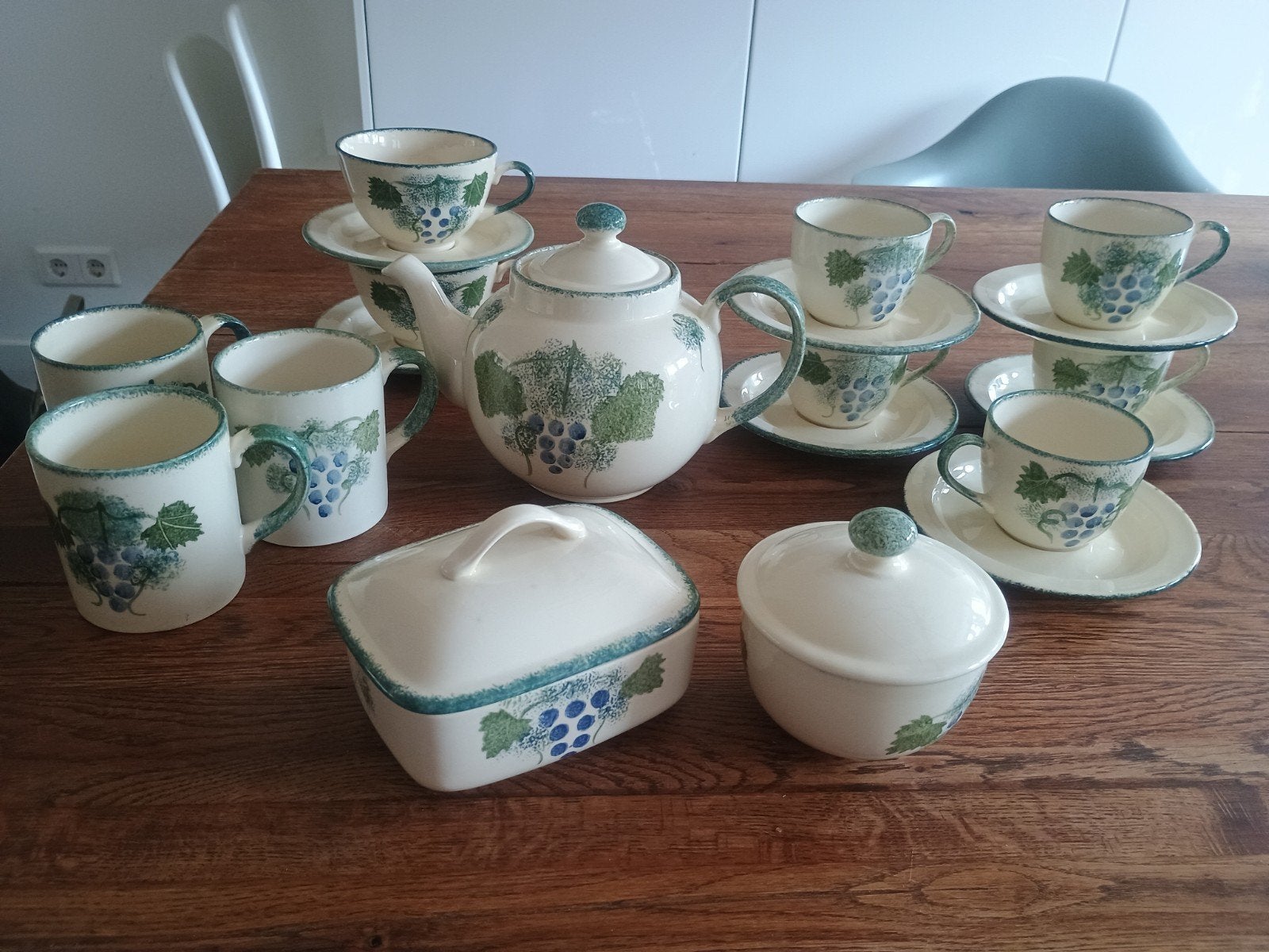Origineel servies & theepot  Poole Pottery Vinyard - Handges, Huis en Inrichting, Ophalen, Overige merken, Keramiek, Vintage