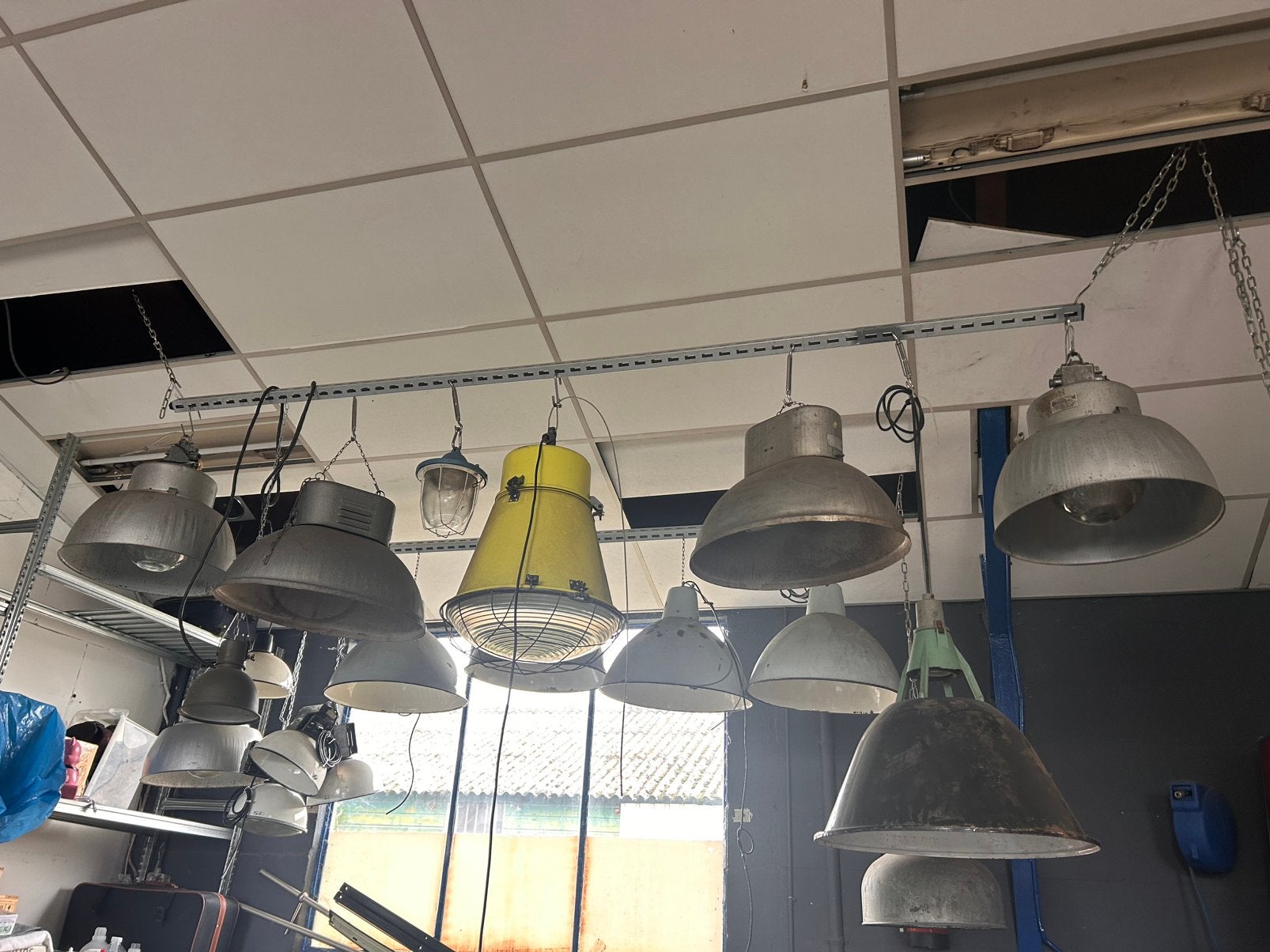Partij industriele lampen, Ophalen