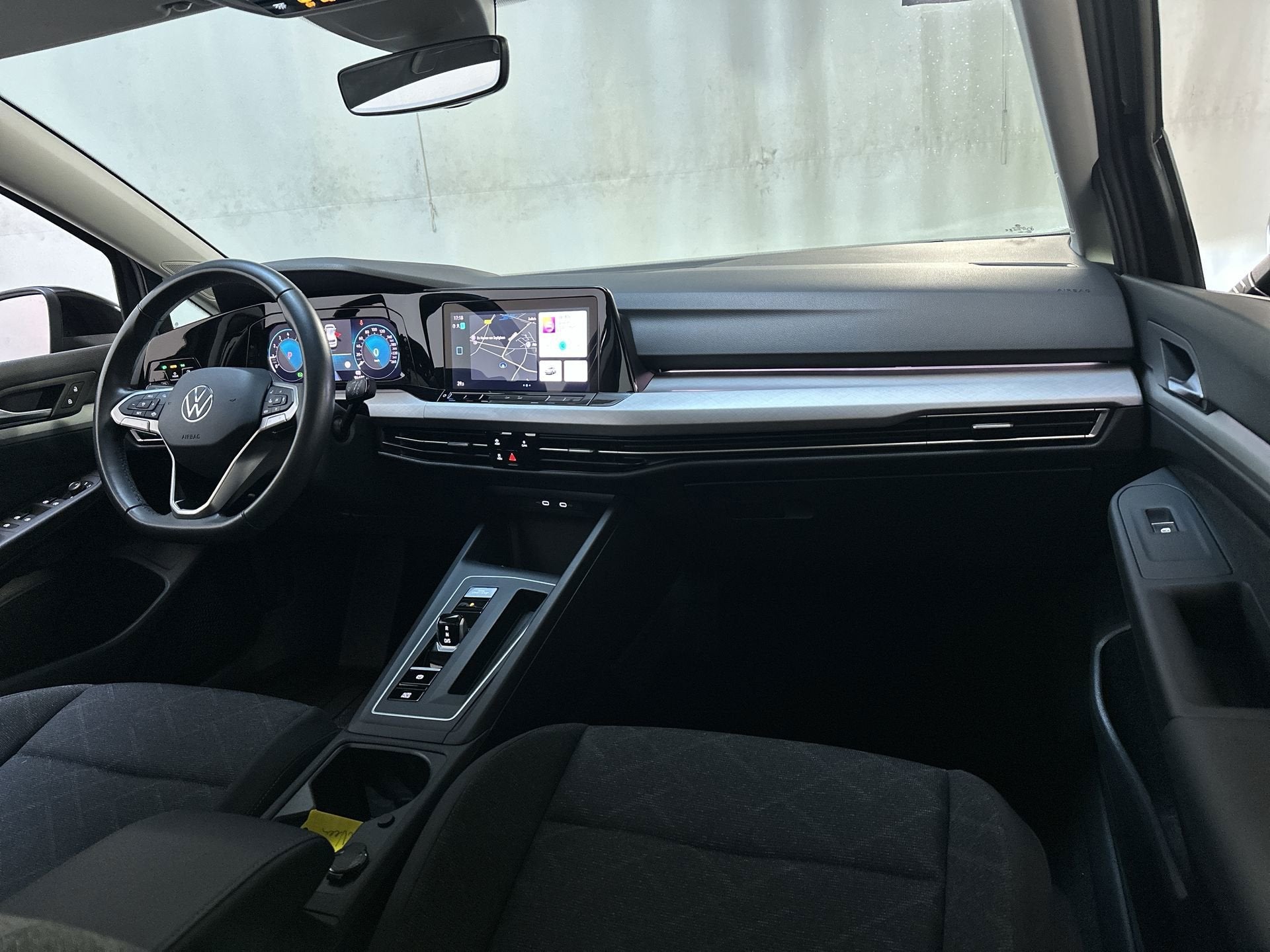 Volkswagen Golf 1.0 eTSI DSG Life Sfeerverlichting Camera Na, Auto's, Dealer onderhouden, Stof, Gebruikt, Met garantie (alle)