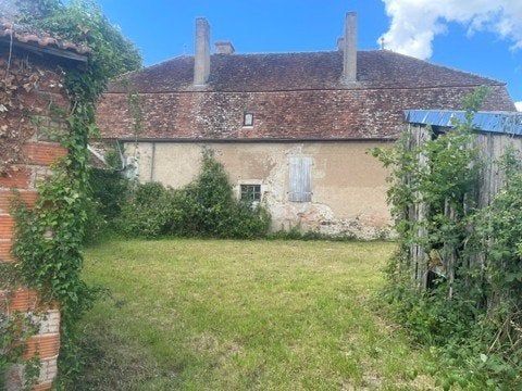 Te koop: PRACHTIGE karakteristieke woning en tuin Bourgogne, Huizen en Kamers, Buitenland, Woonhuis, Verkoop zonder makelaar, Frankrijk