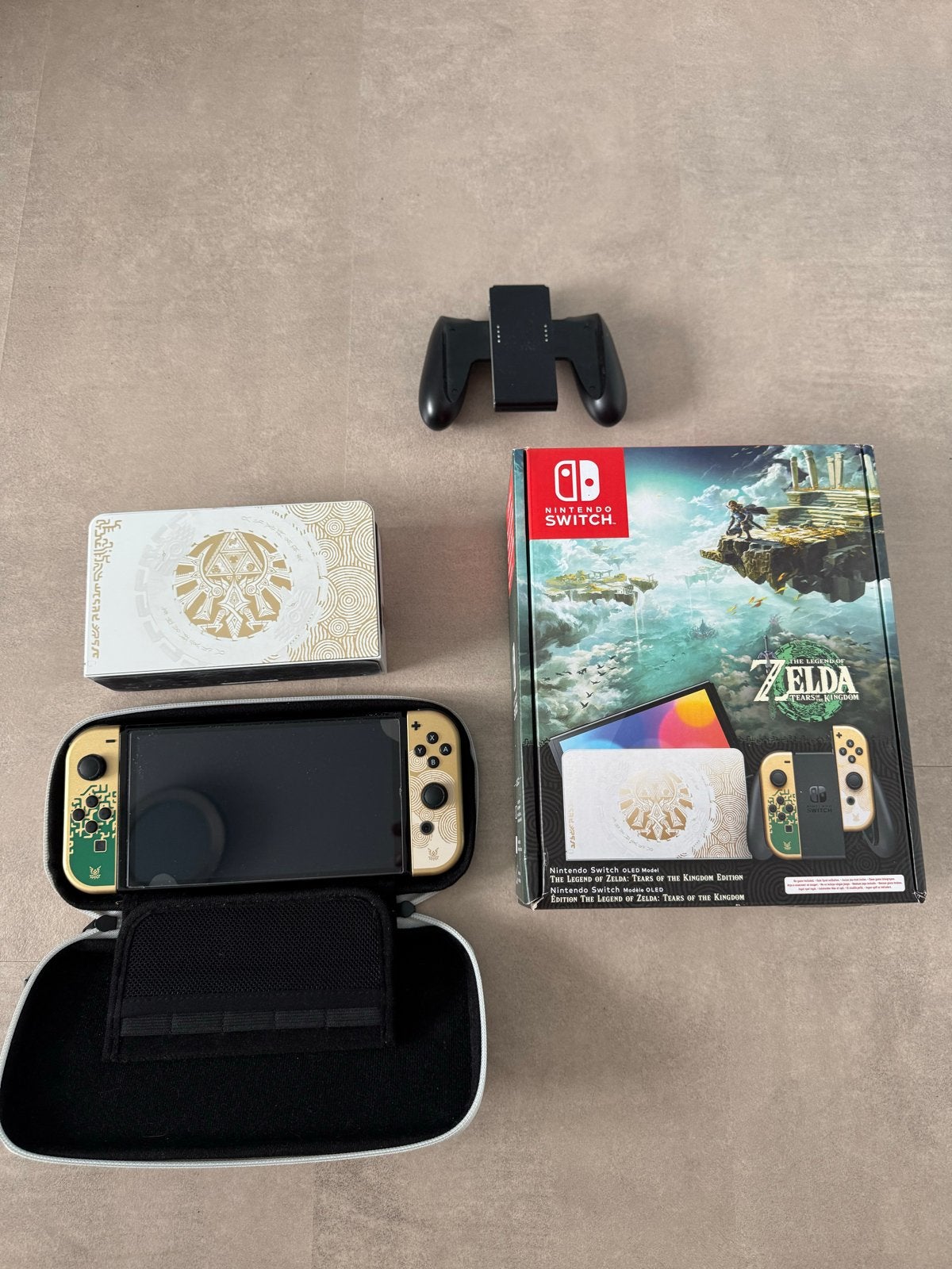 Nintendo Switch OLED Zelda Tears of the Kingdom Editie, Spelcomputers en Games, Spelcomputers | Nintendo Switch, Switch OLED, Met games