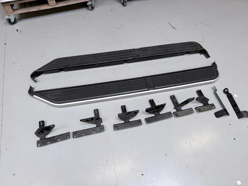 Side bars / treeplanken Land Rover Discovery 3 & 4 compleet, Ophalen of Verzenden, Rechts, Land Rover, Bumper