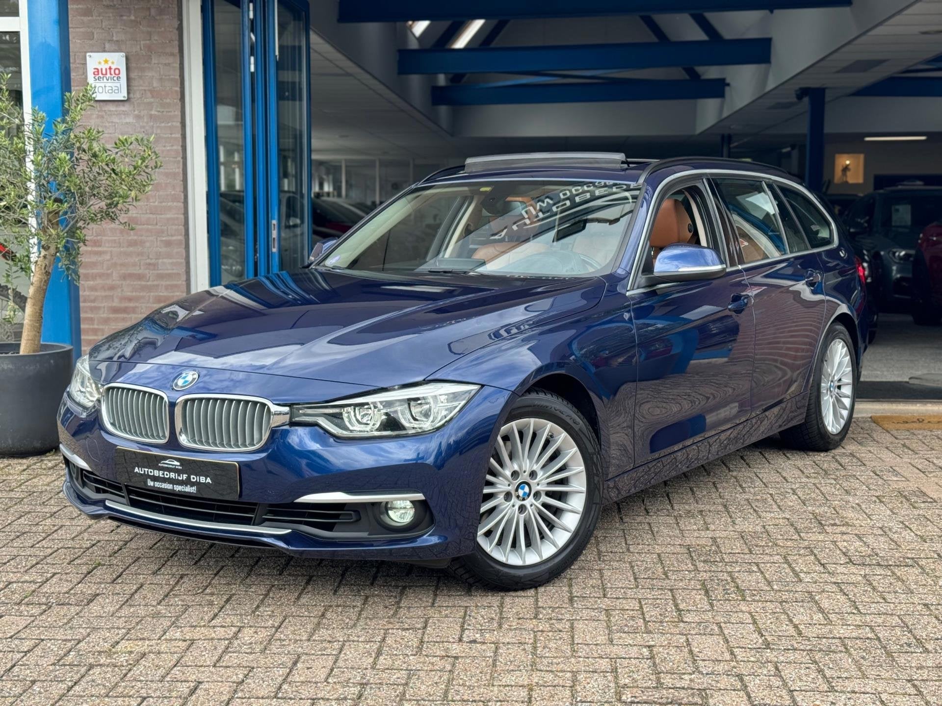 BMW 3-serie Touring 320i Luxury 2019 AUT NAVI LEDER 1e Eig!, Auto's, Automaat, 1998 cc, Achterwielaandrijving, Euro 6