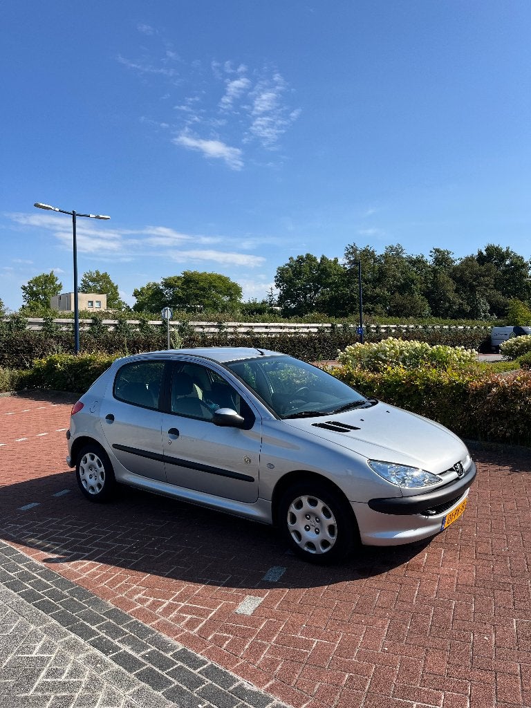 Peugeot 206 1.4 5-drs | 2005 | 78.199 km | APK 08-2027, Auto's, Voorwielaandrijving, Stof, 31 €/maand, 4 cilinders