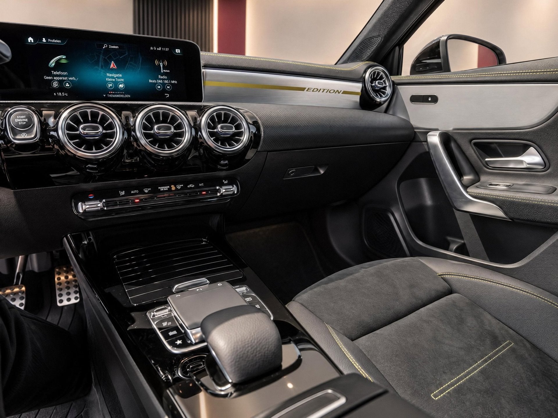 Mercedes-Benz A-klasse 250 224PK Edition One AMG | Premium P, Dealer onderhouden, 15 km/l, Gebruikt, Zwart