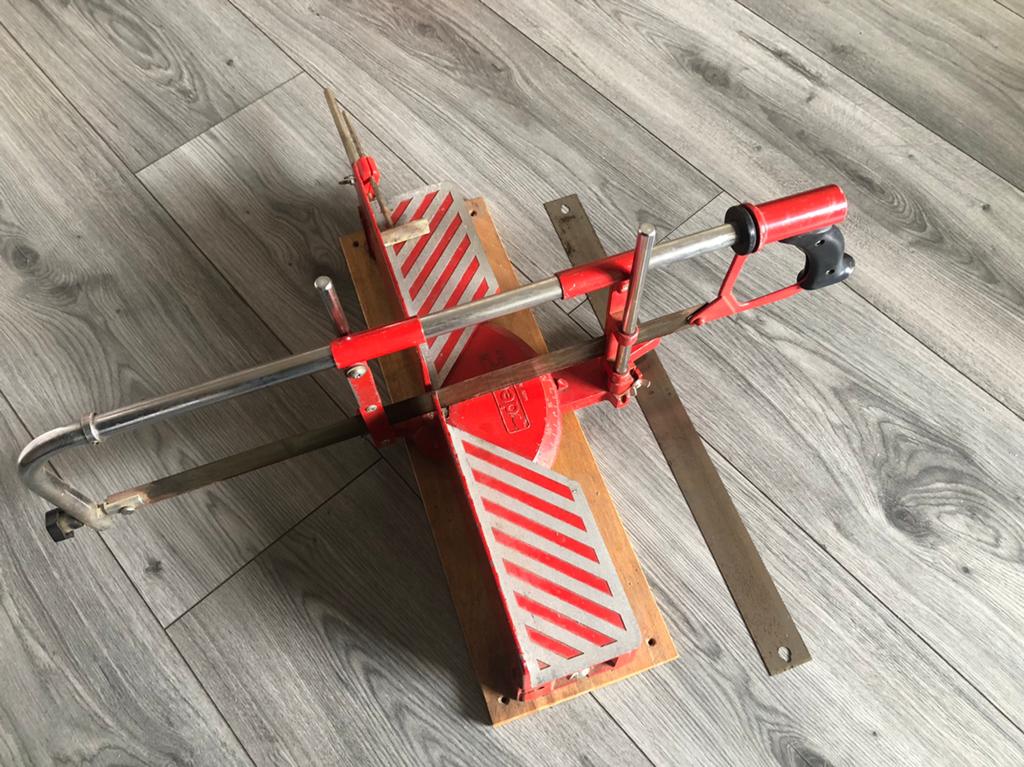 Deca verstekzaag groot 50 cm br  zaag 75 cm lang, Ophalen, 1200 watt of meer, Afkortzaag