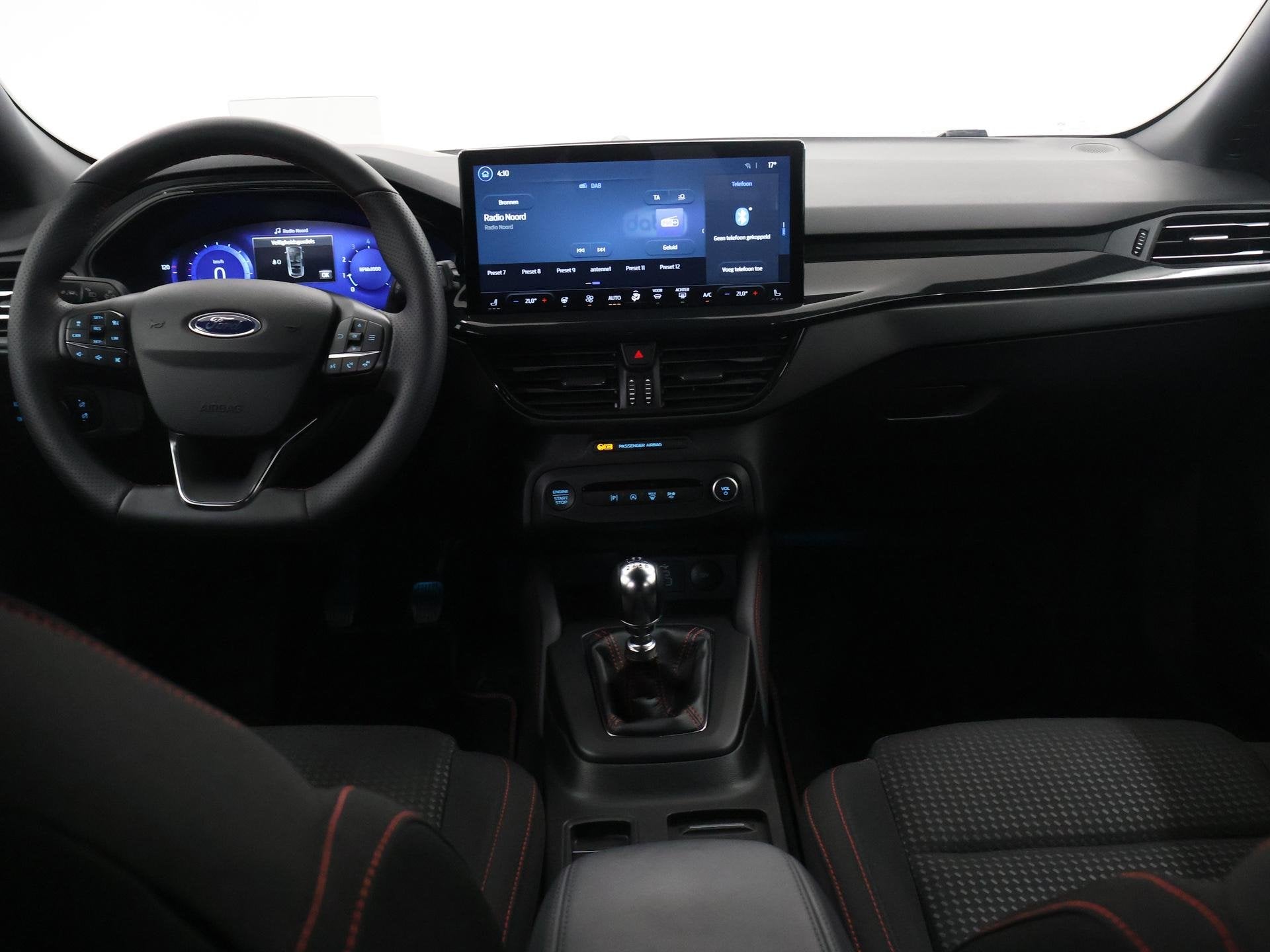 Foto 8 van Ford Focus Wagon 1.0 EcoBoost Hybrid ST Line | Trekhaak | Wi