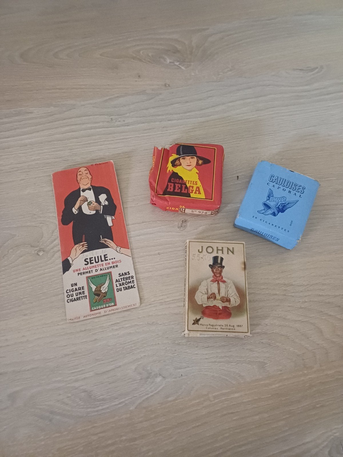 Lotje vintage sigarettenpakjes en reclamekaartjes, Verzamelen, Rookartikelen, Aanstekers en Luciferdoosjes, Ophalen of Verzenden