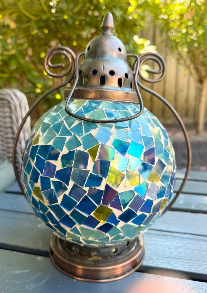 Mozaïek windlicht / lantaarn – blauw glas met metalen frame, Windlicht, Blauw, Ophalen of Verzenden, 27 cm