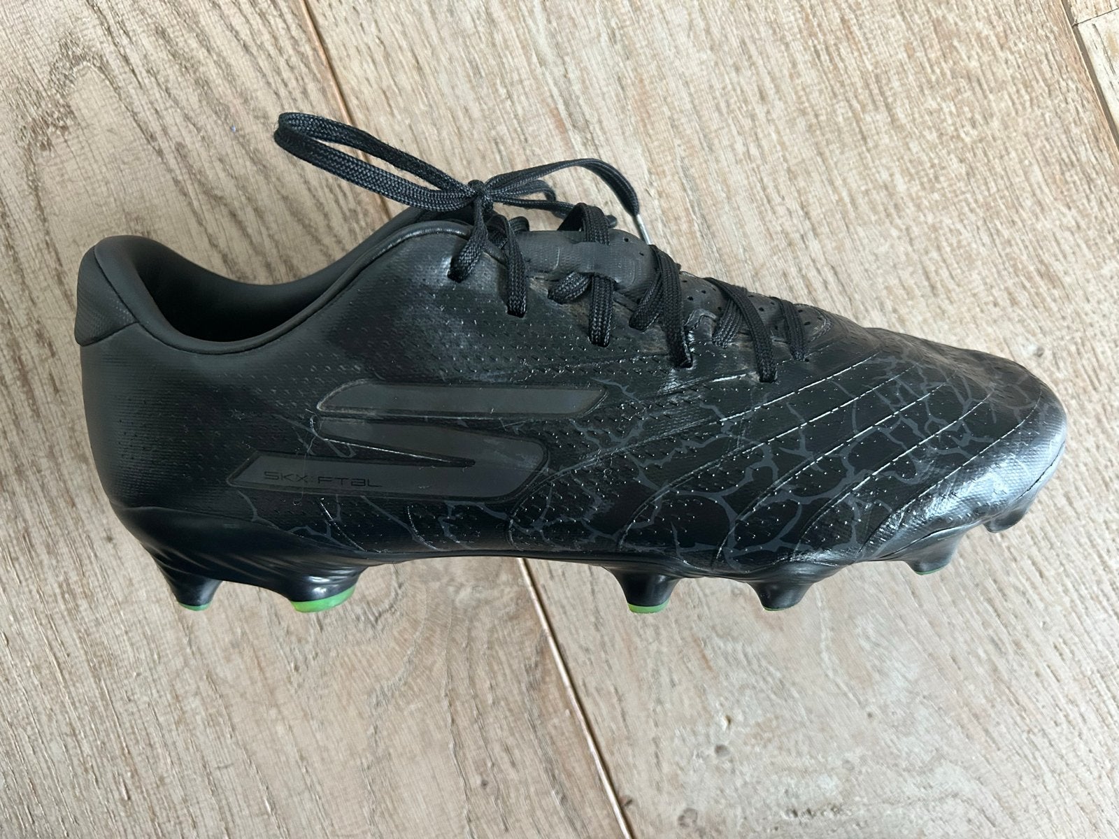 Skechers voetbalschoenen - Zwart met groene noppen, Ophalen, Maat XS of kleiner, Schoenen, Zo goed als nieuw
