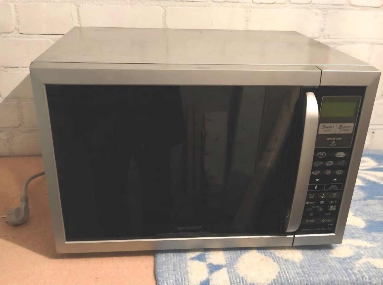 Goedwerkende Sharp model R 967 combimagnetron in nette staat, Ophalen, Combimagnetron, Minder dan 45 cm, Grill