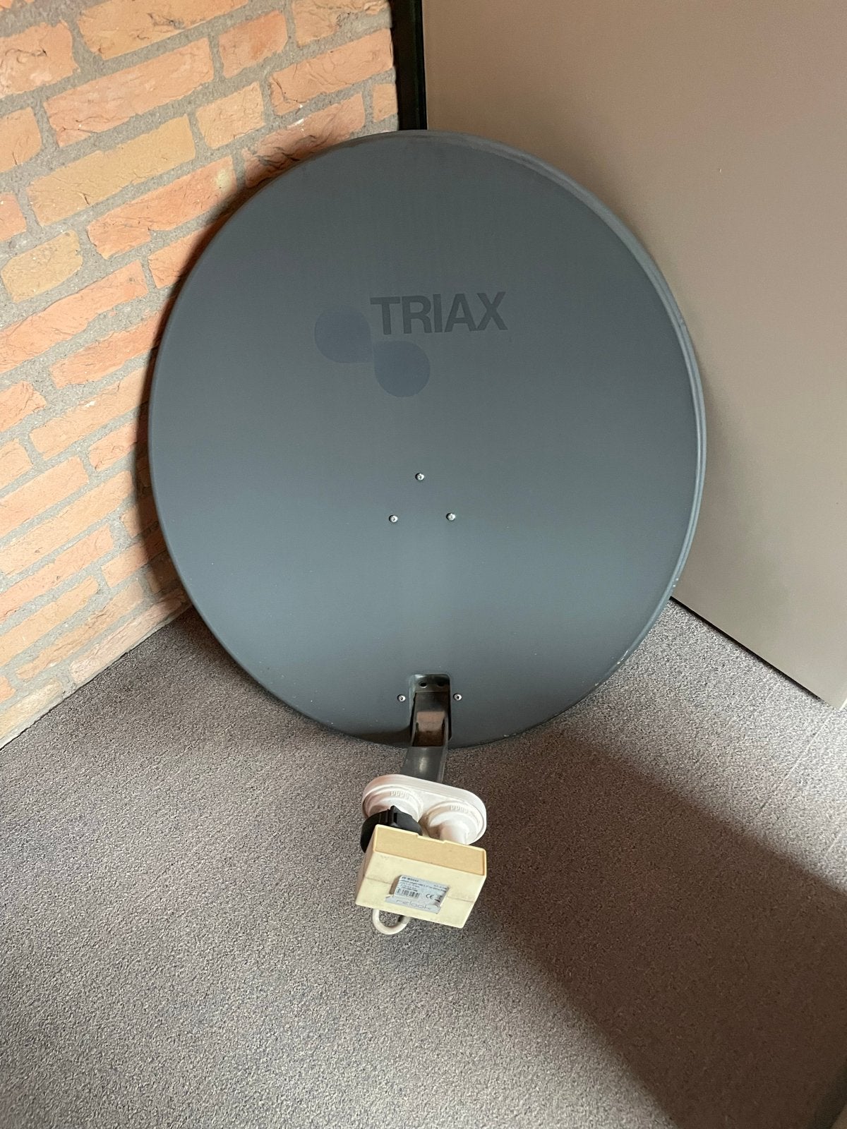Triax schotelantenne - Zo goed als nieuw, Ophalen, Zo goed als nieuw, (Schotel)antenne, Overige merken
