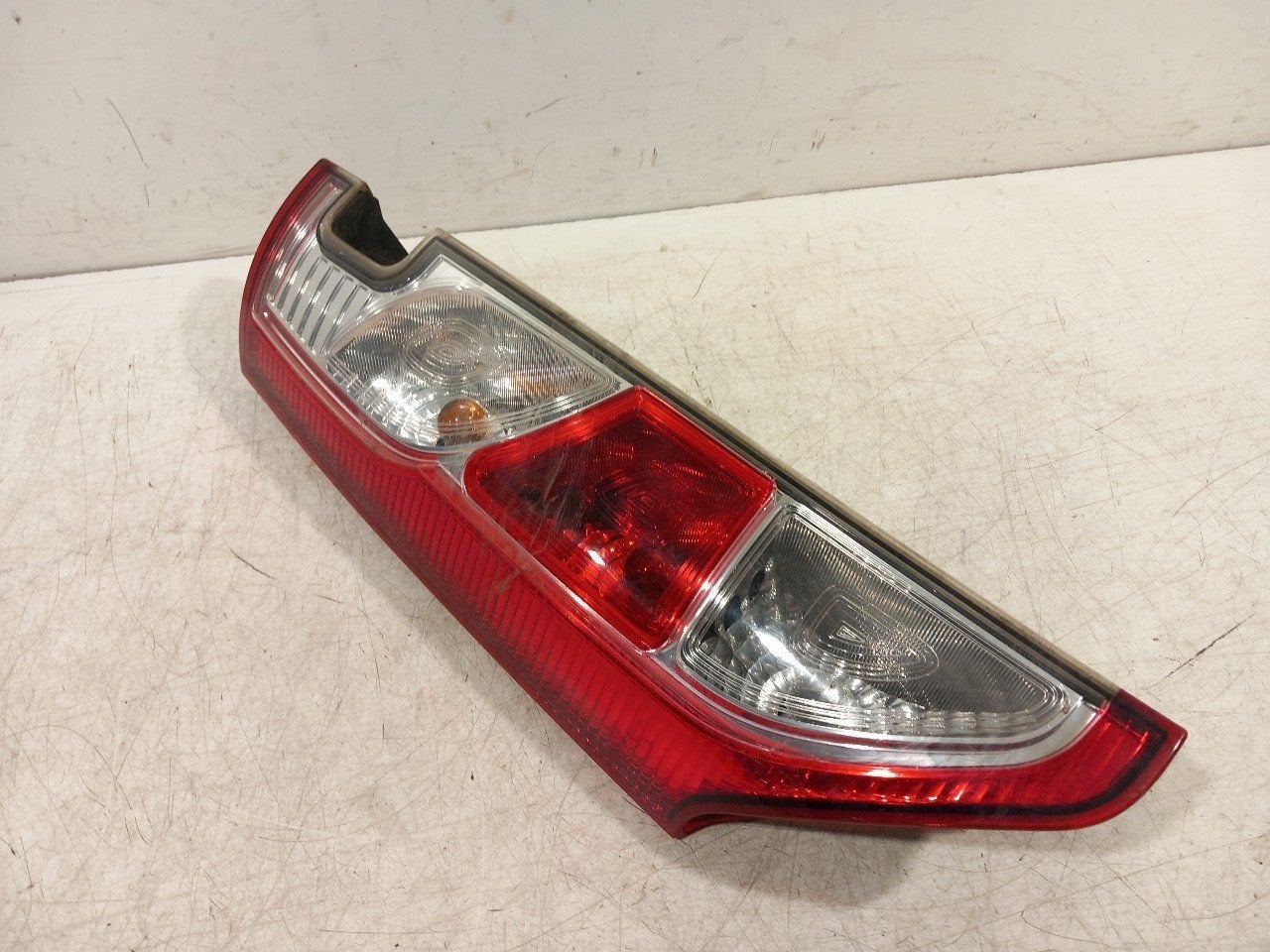 Achterlicht links buiten Renault Kangoo, Onderdelen@venauto.nl, Van der Ven Autorecycling B.V., Gebruikt, Ettenseweg 76, 4706 PB Roosendaal, The Netherlands