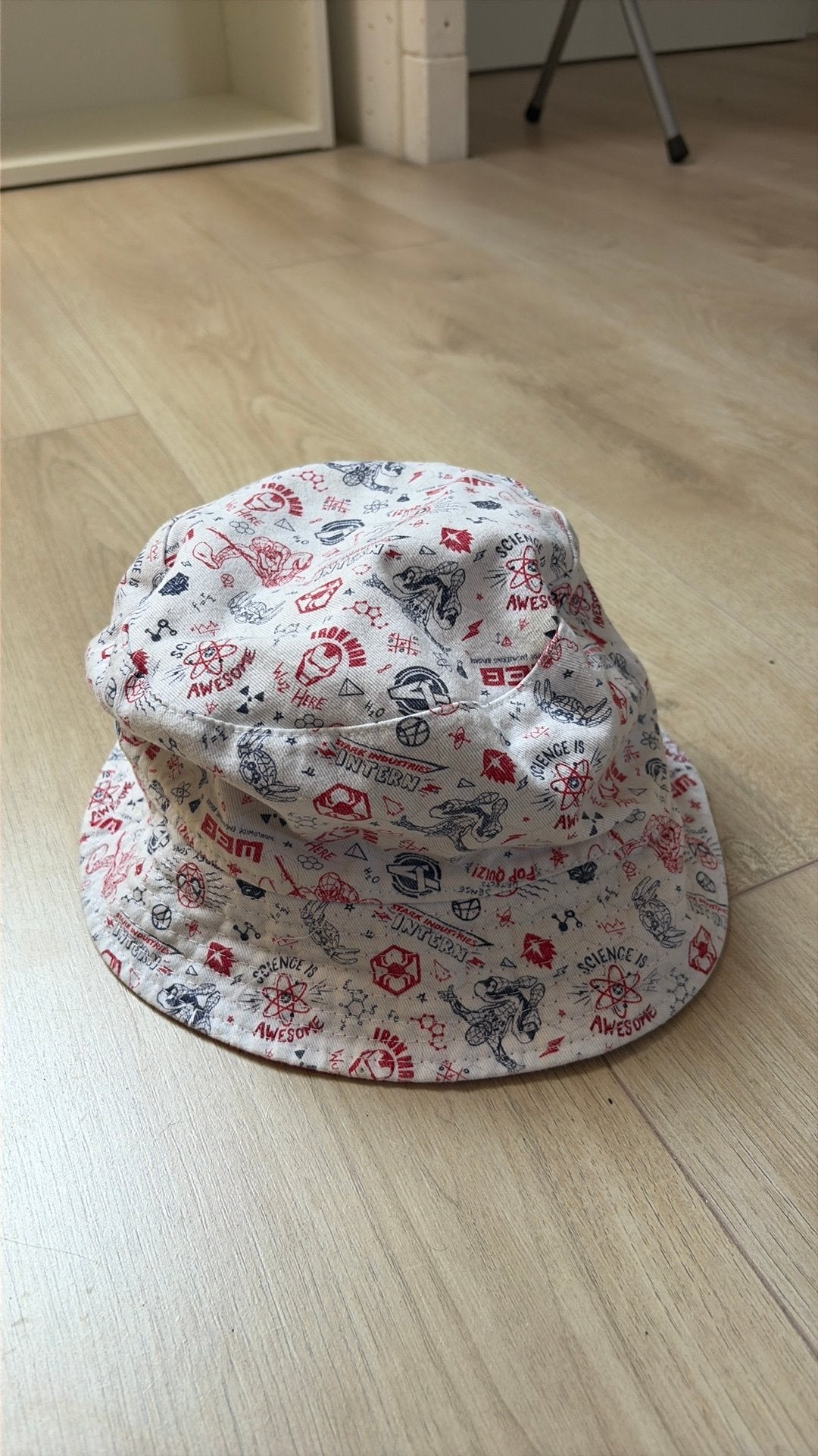 Buckethead spiderman web disneyland parijs, Ophalen, Zo goed als nieuw, Kleding of Textiel