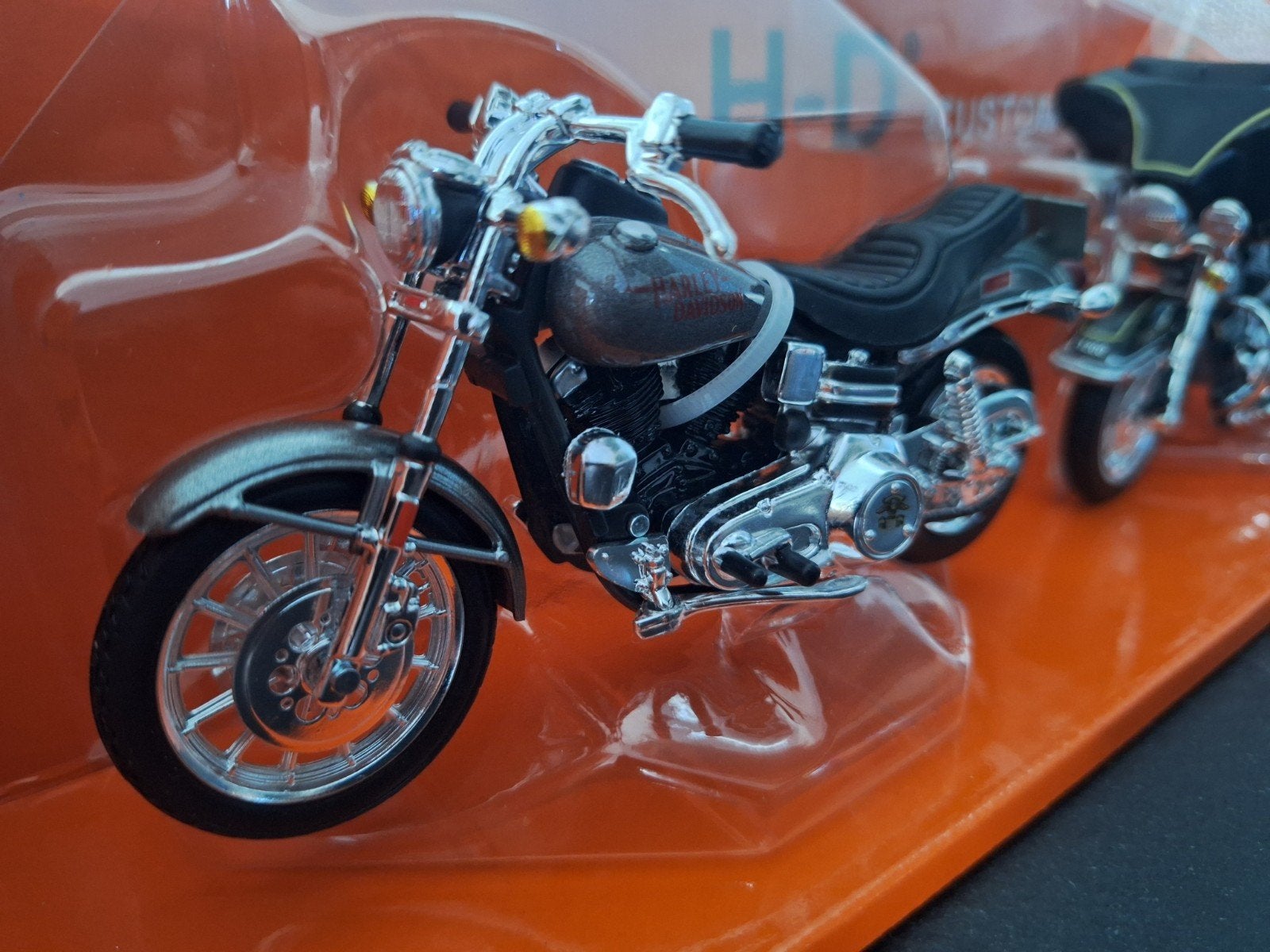 Harley-Davidson Duos 70's Set van 2 
Schaal 1:18, Maisto, Nieuw, Ophalen of Verzenden, Maisto