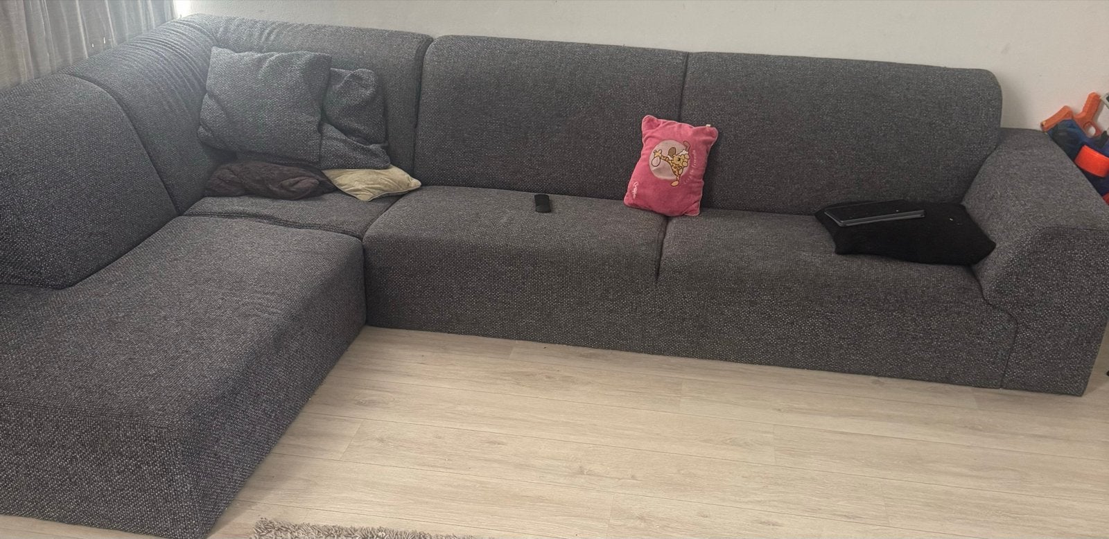 Comfortabele grijze hoekbank - Zo goed als nieuw, 250 tot 300 cm, Gebruikt, 100 tot 125 cm, Hoekbank