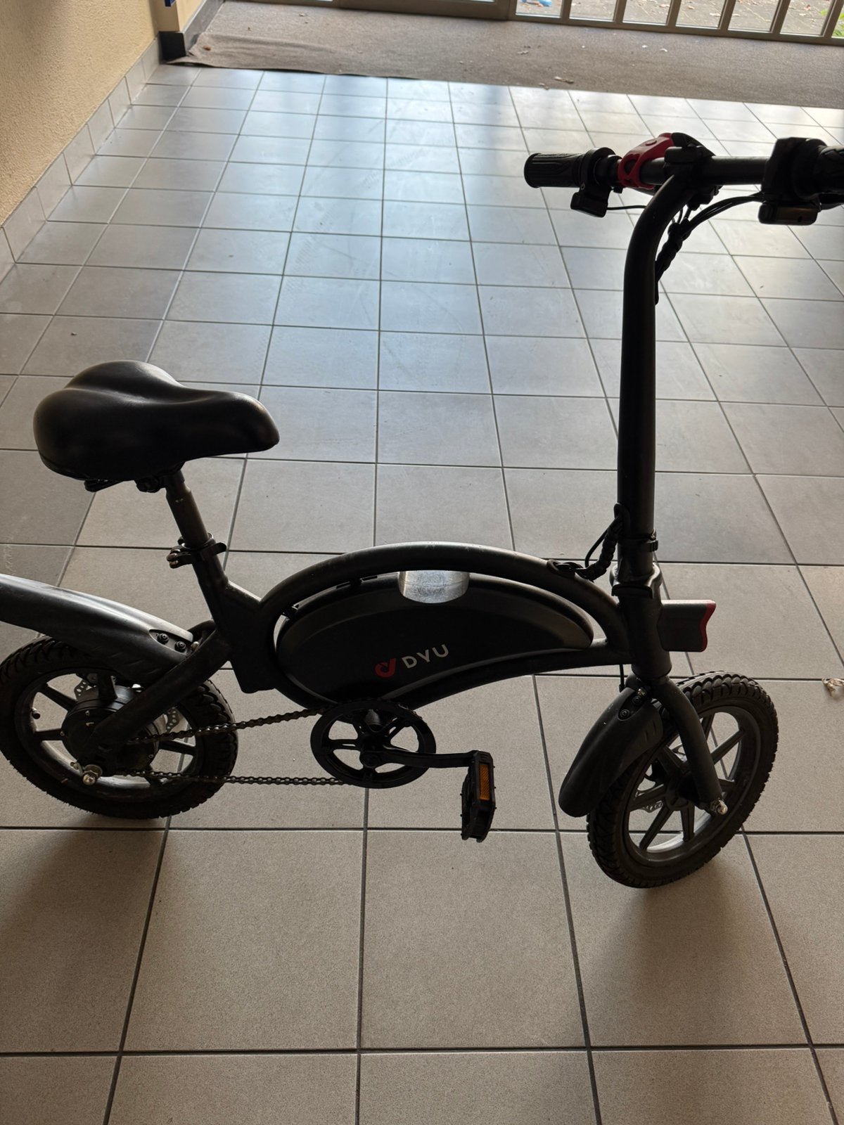 Foto 2 van DYU D3S 14 Inch Mini Opvouwbare Elektrische Fiets